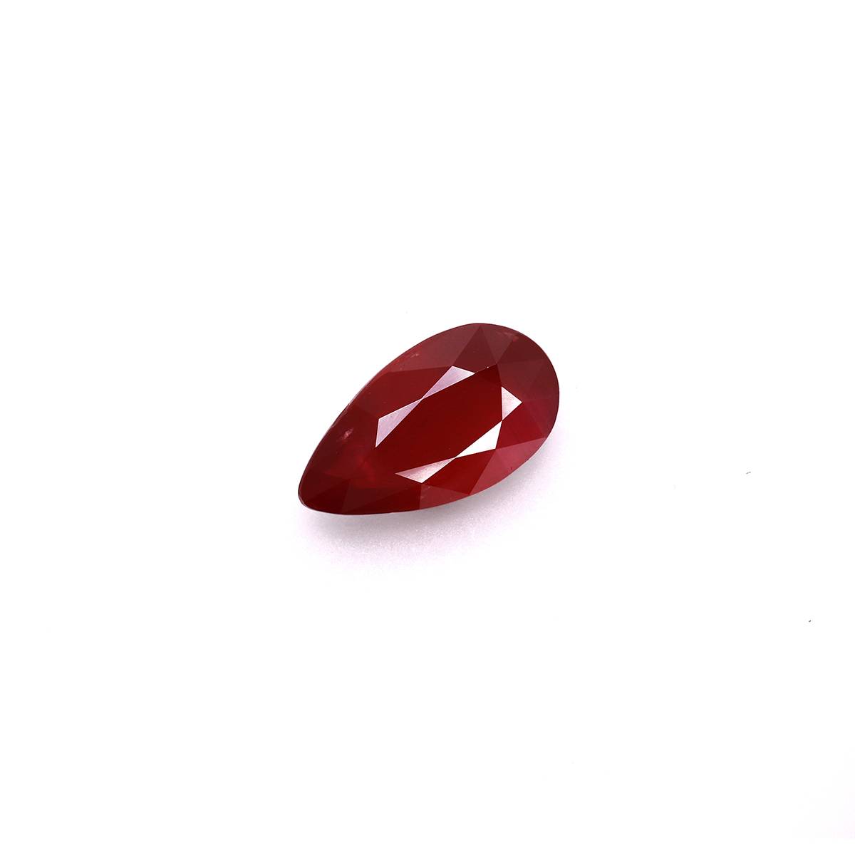 Pigeons Blood red mozambique ruby, 5.02ct pear cut — view 3
