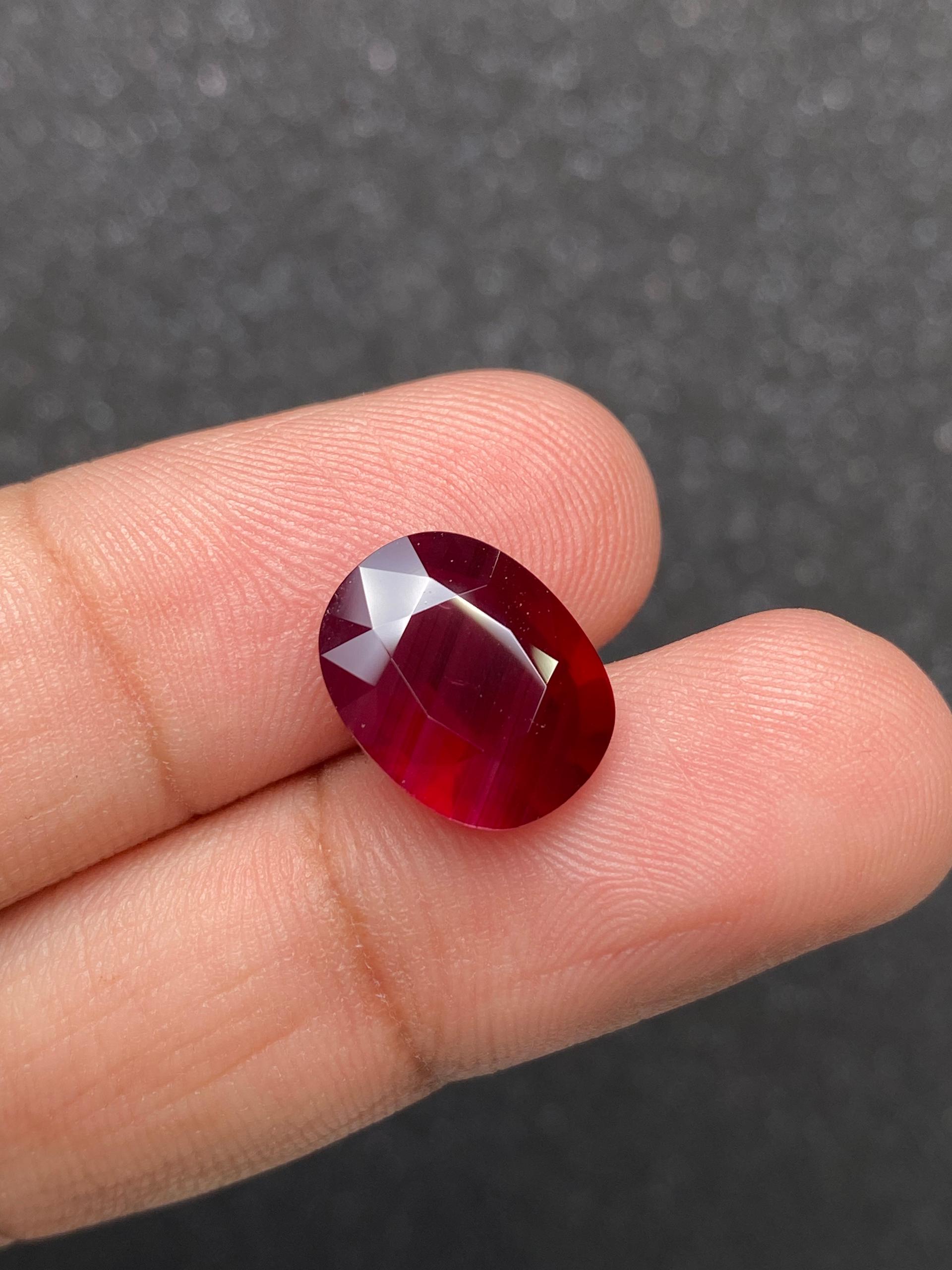 Pigeons Blood red mozambique ruby, 7.07ct oval cut — view 5