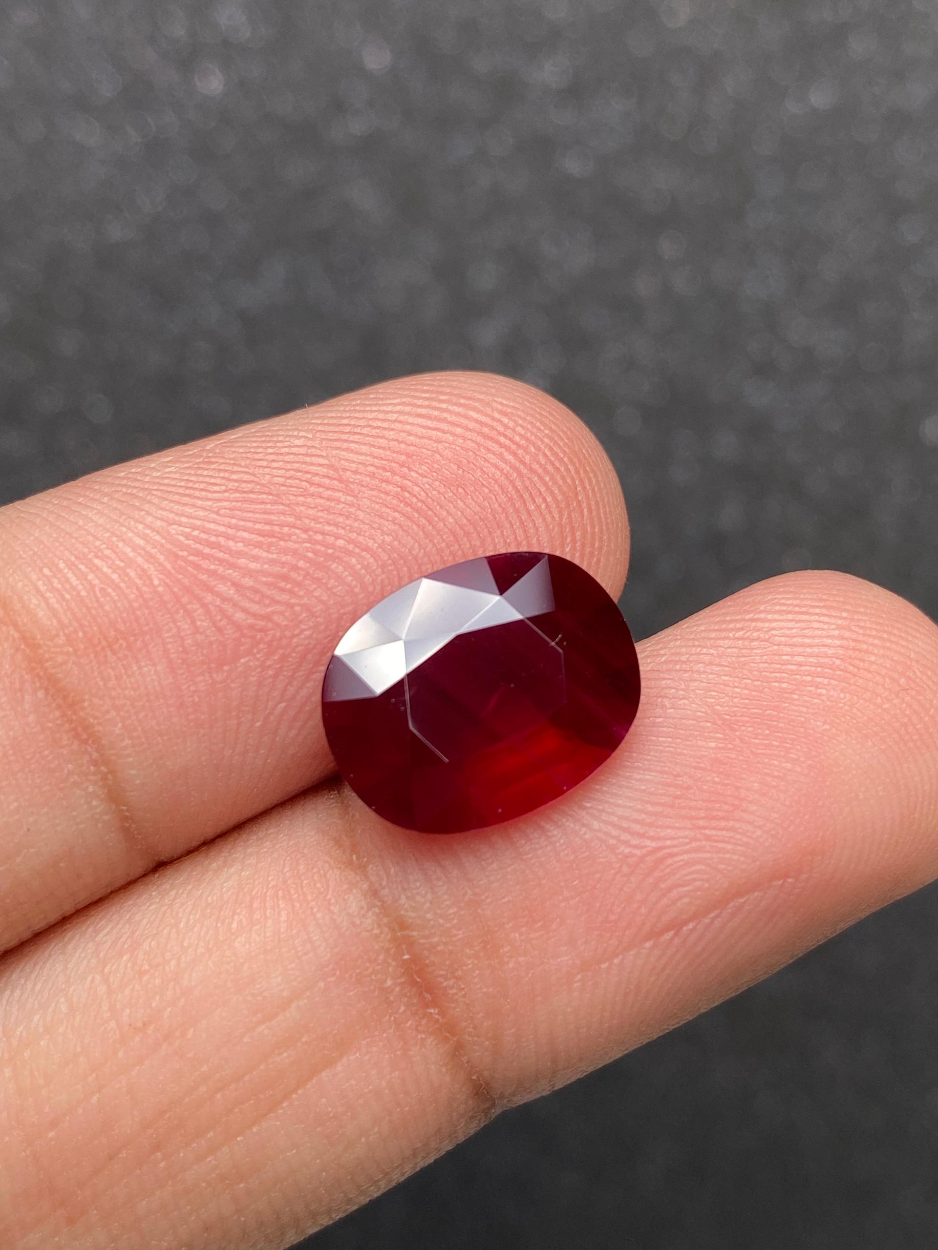 Pigeons Blood red mozambique ruby, 7.07ct oval cut — view 7