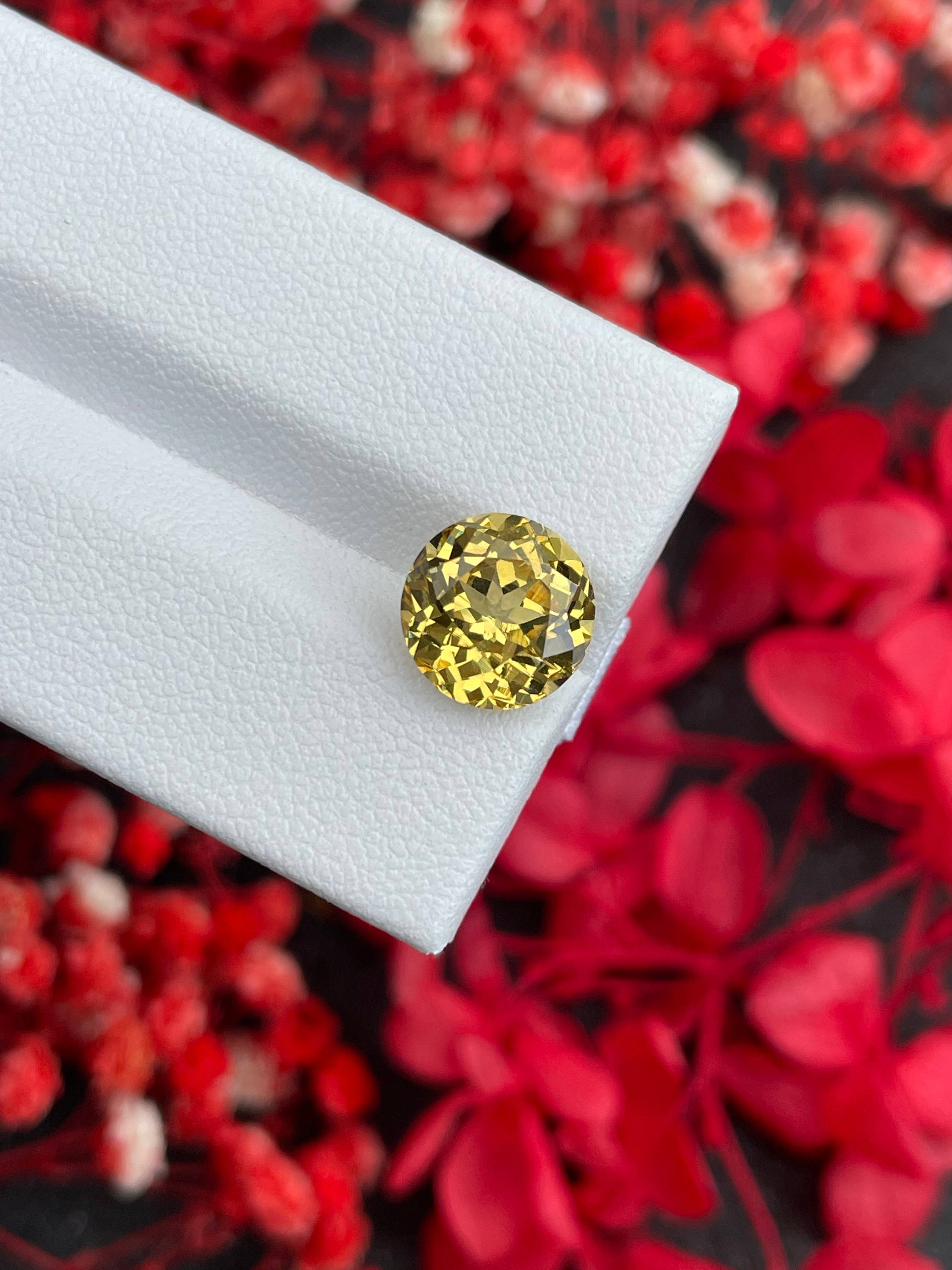daffodil yellow grossular garnet, 4.74ct round cut — view 6