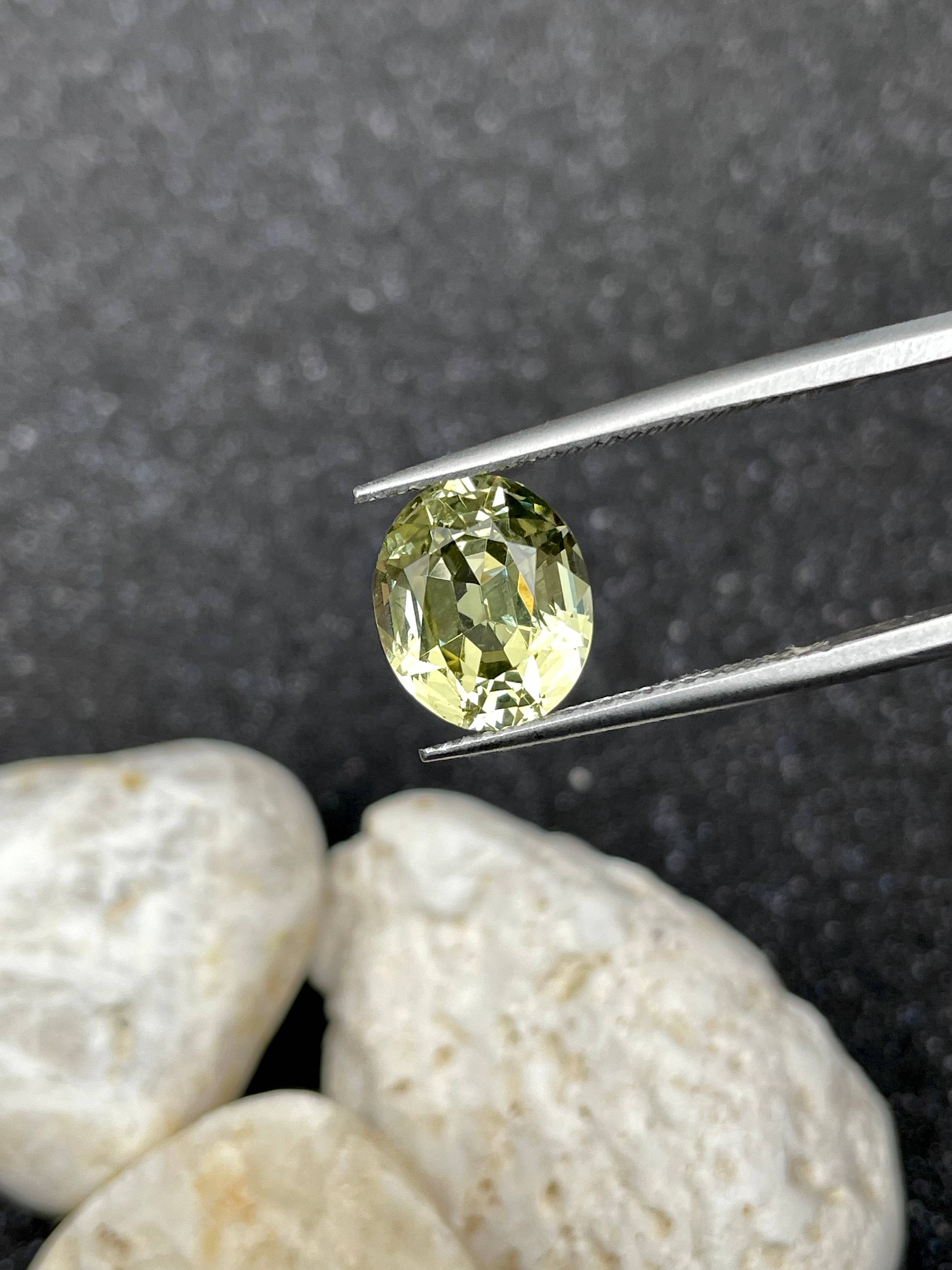 daffodil yellow grossular garnet, 4.6ct oval cut — view 6
