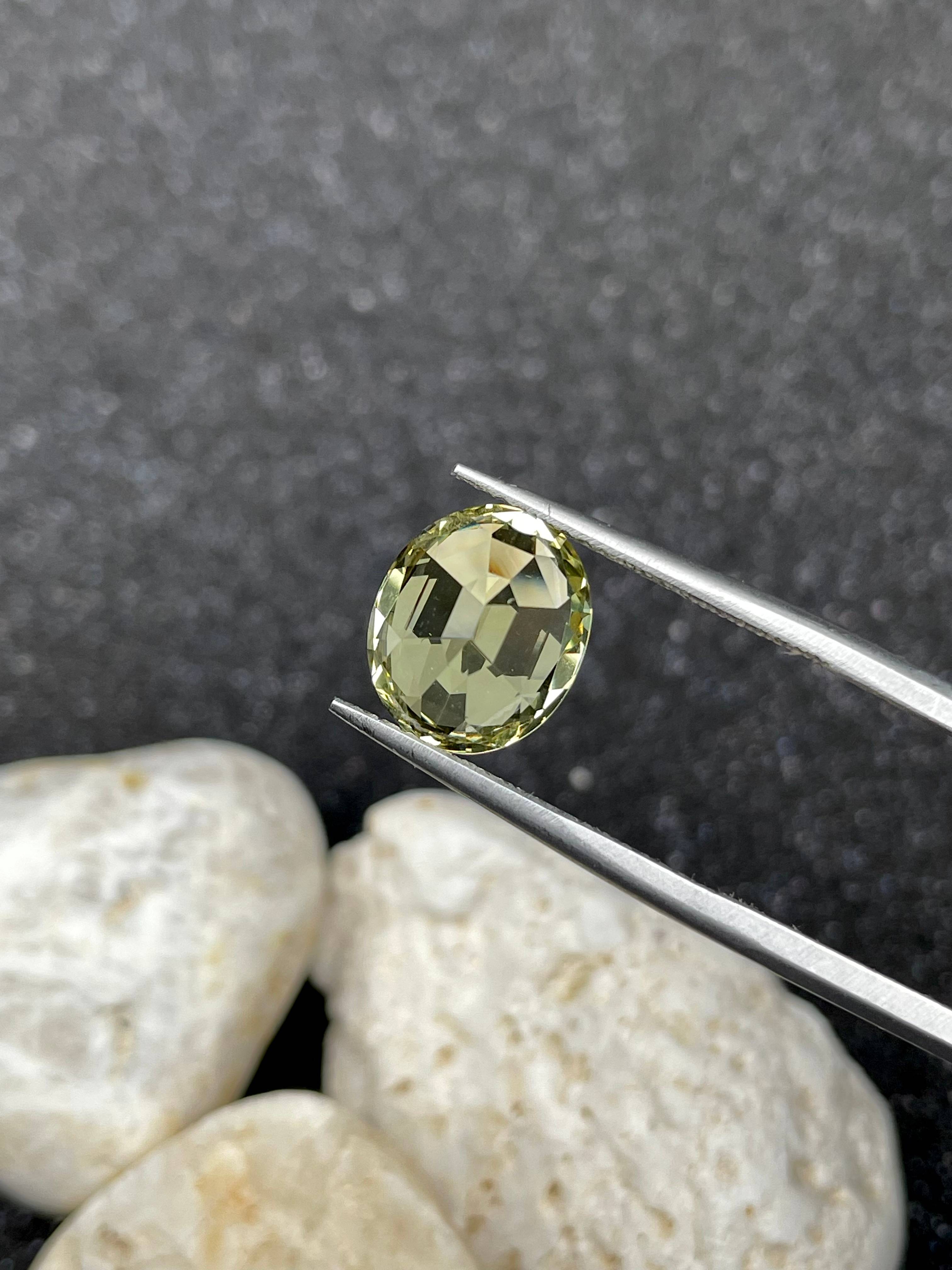 daffodil yellow grossular garnet, 4.6ct oval cut — view 7