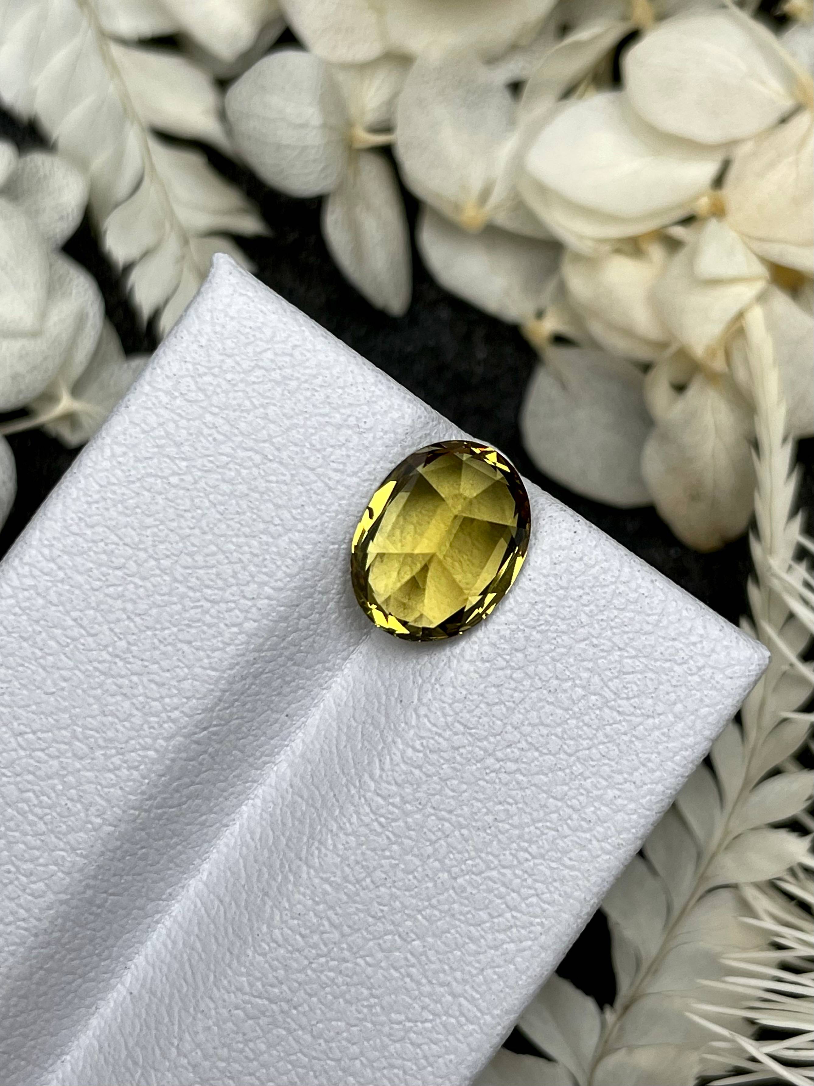 corn yellow grossular garnet, 3.38ct oval cut — view 6