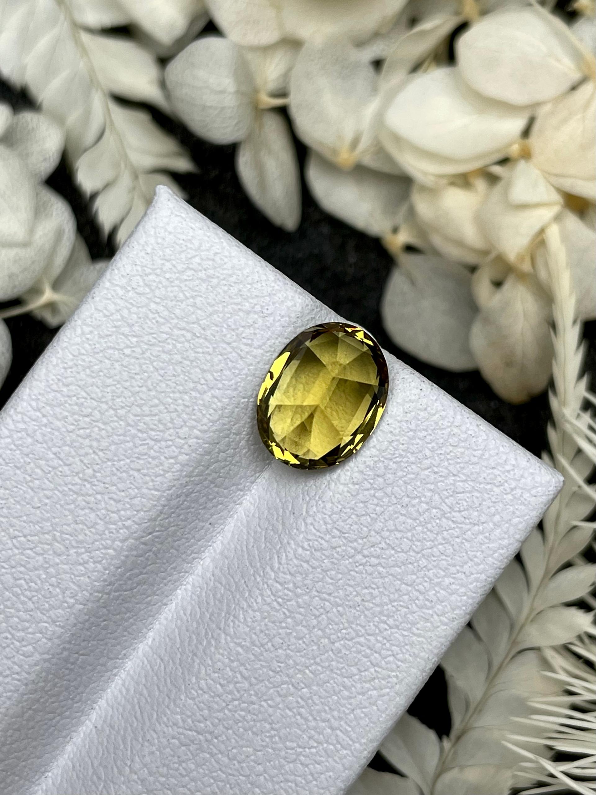 corn yellow grossular garnet, 3.38ct oval cut — view 6