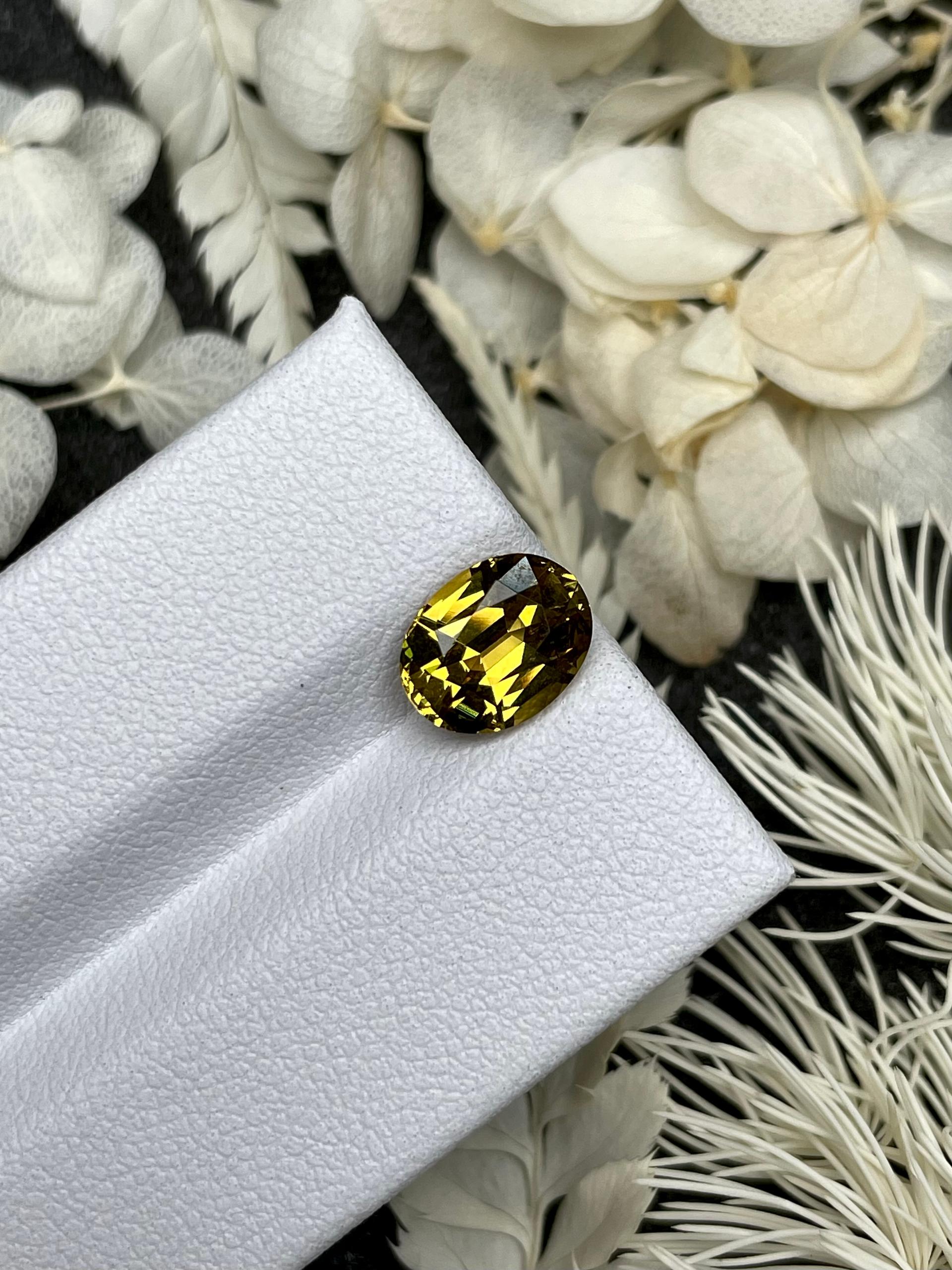 corn yellow grossular garnet, 2.63ct oval cut — view 5