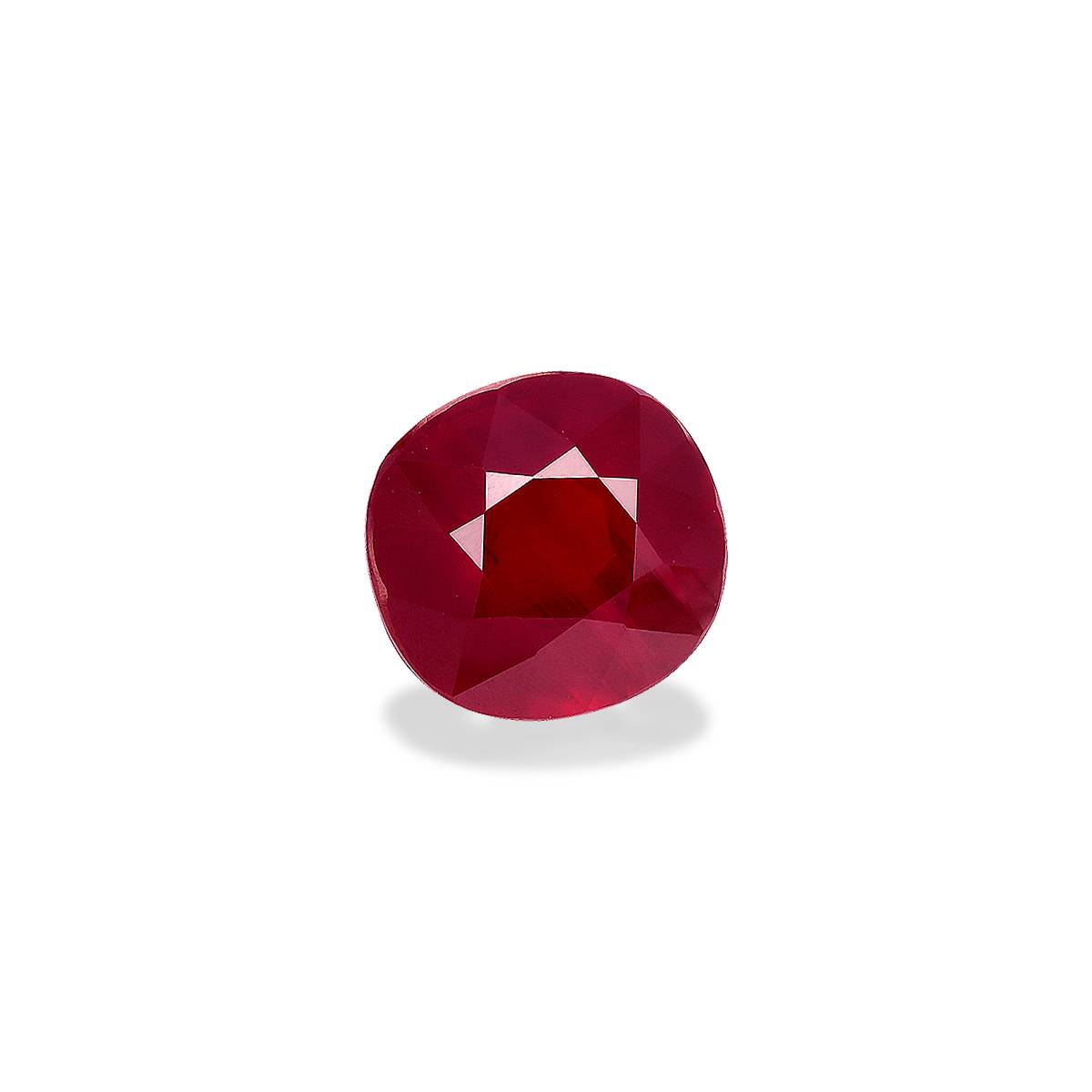red mozambique ruby, 3.27ct cushion cut — view 3