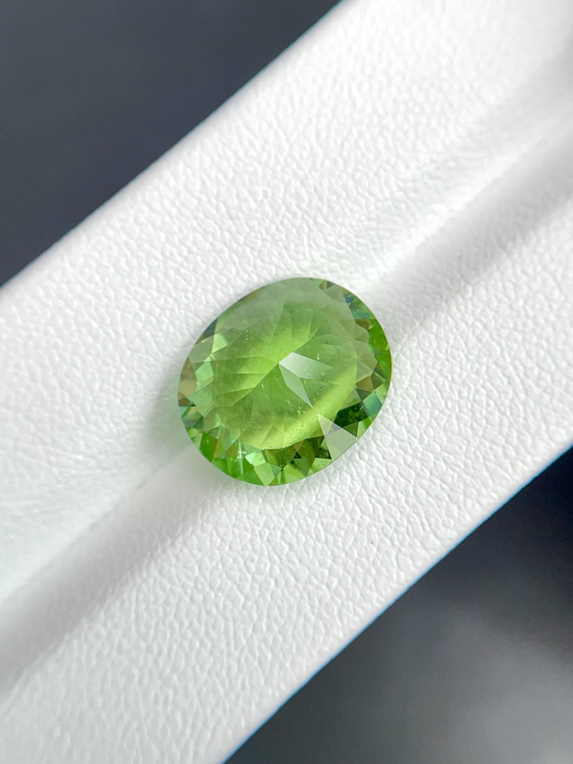 green paraiba tourmaline, 6.82ct oval cut — view 6