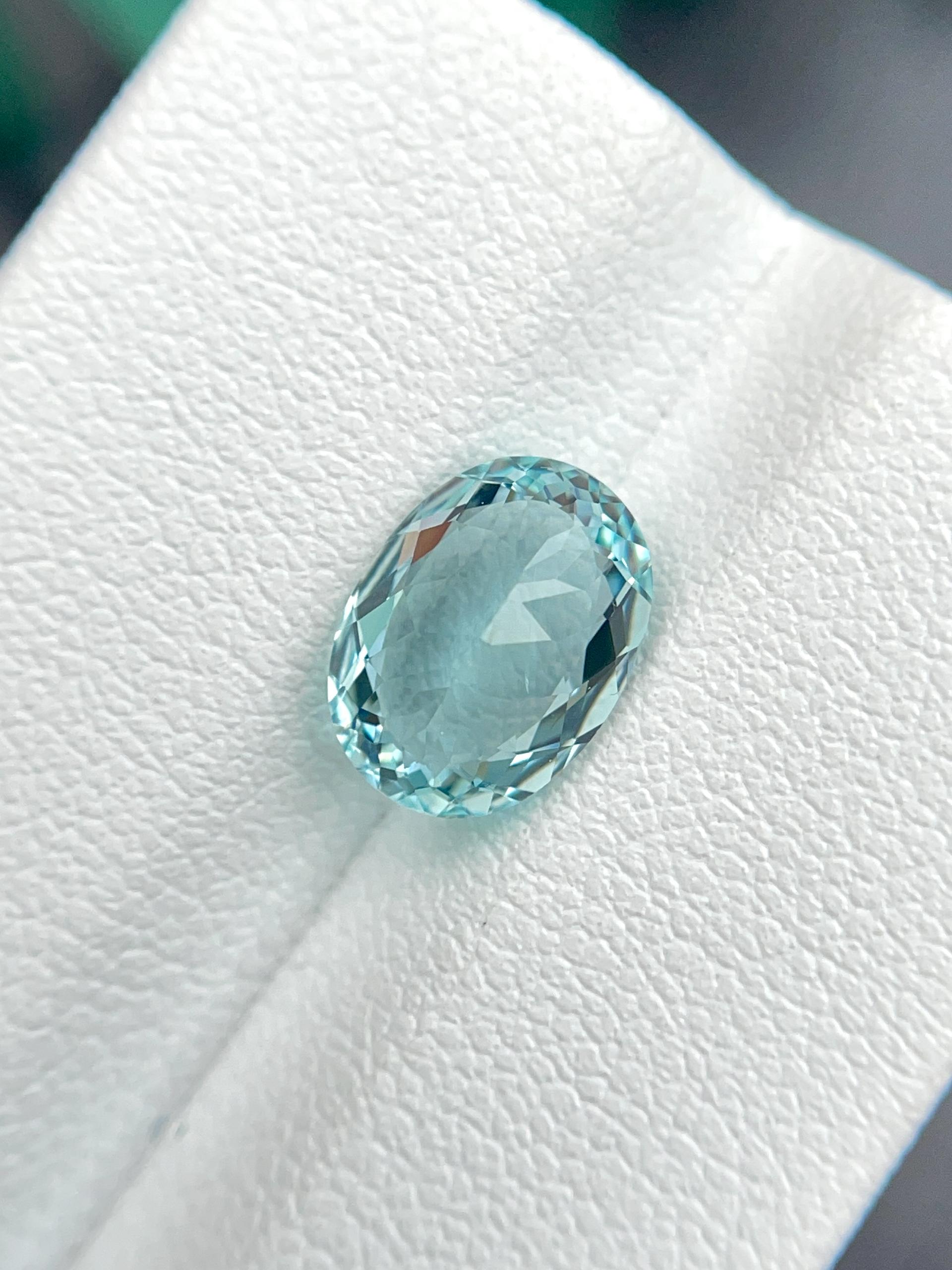 Neon blue paraiba tourmaline, 2.3ct oval cut — view 6