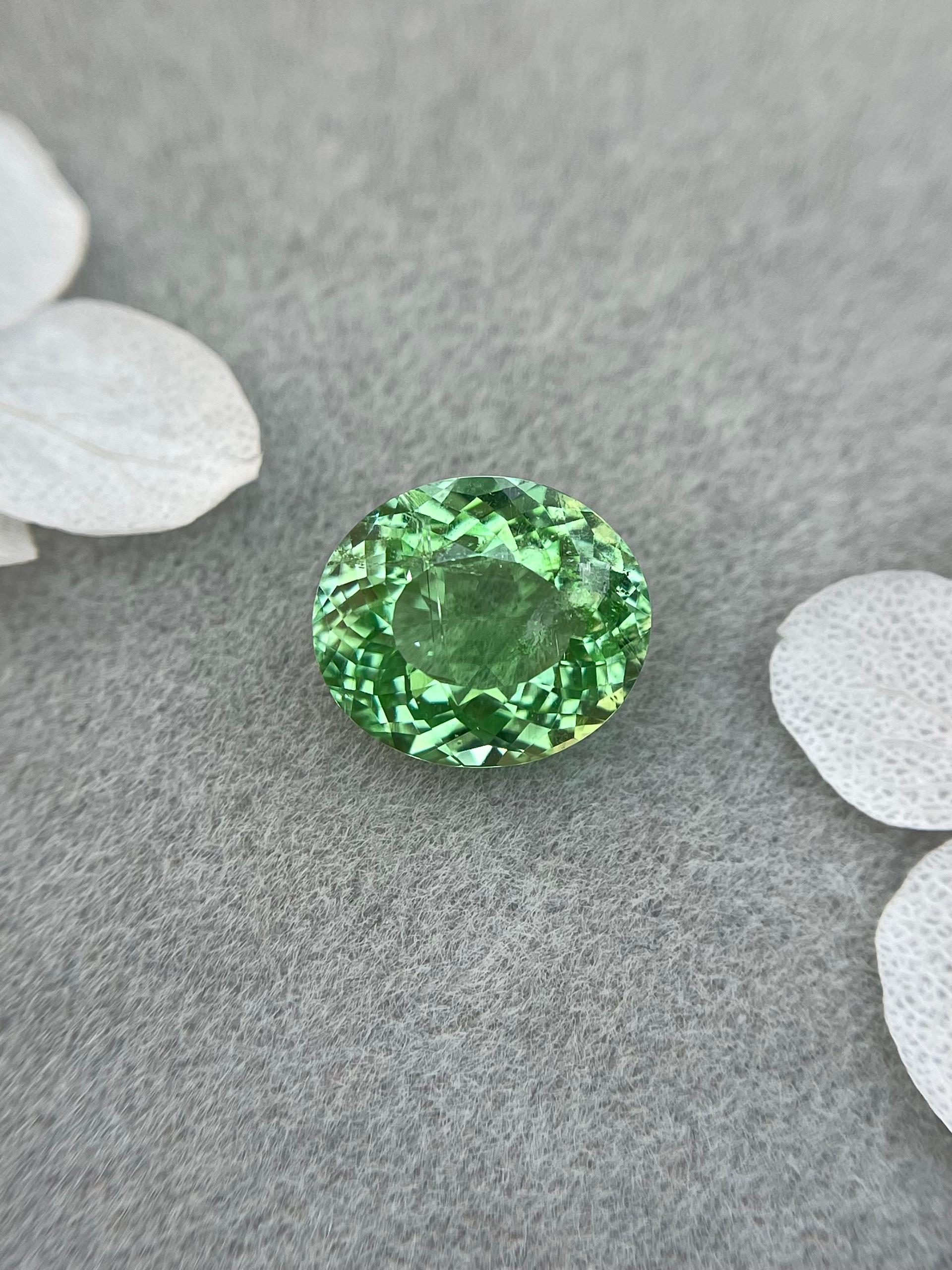 Neon green paraiba tourmaline, 3.8ct oval cut — view 5