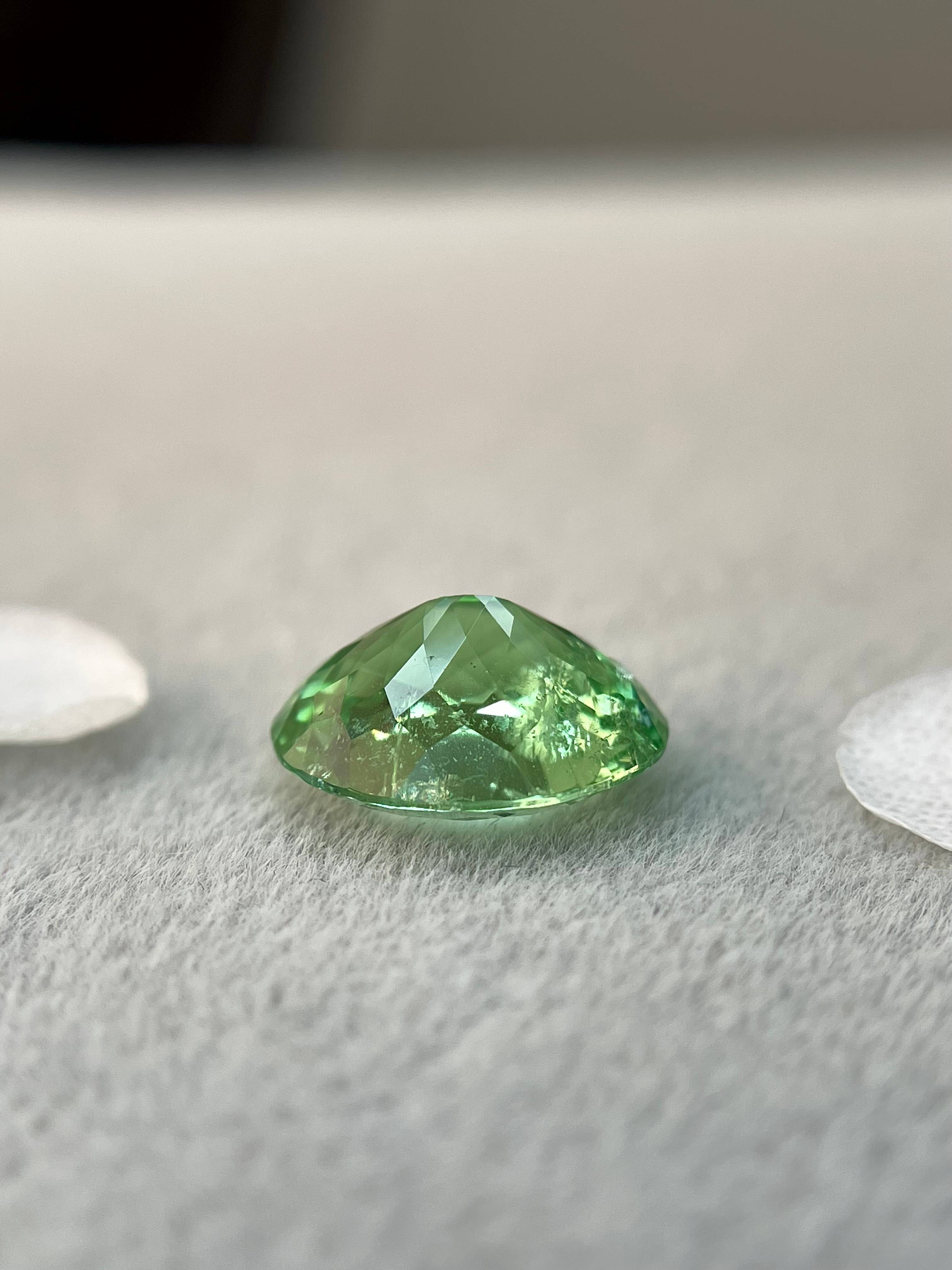 Neon green paraiba tourmaline, 3.8ct oval cut — view 6