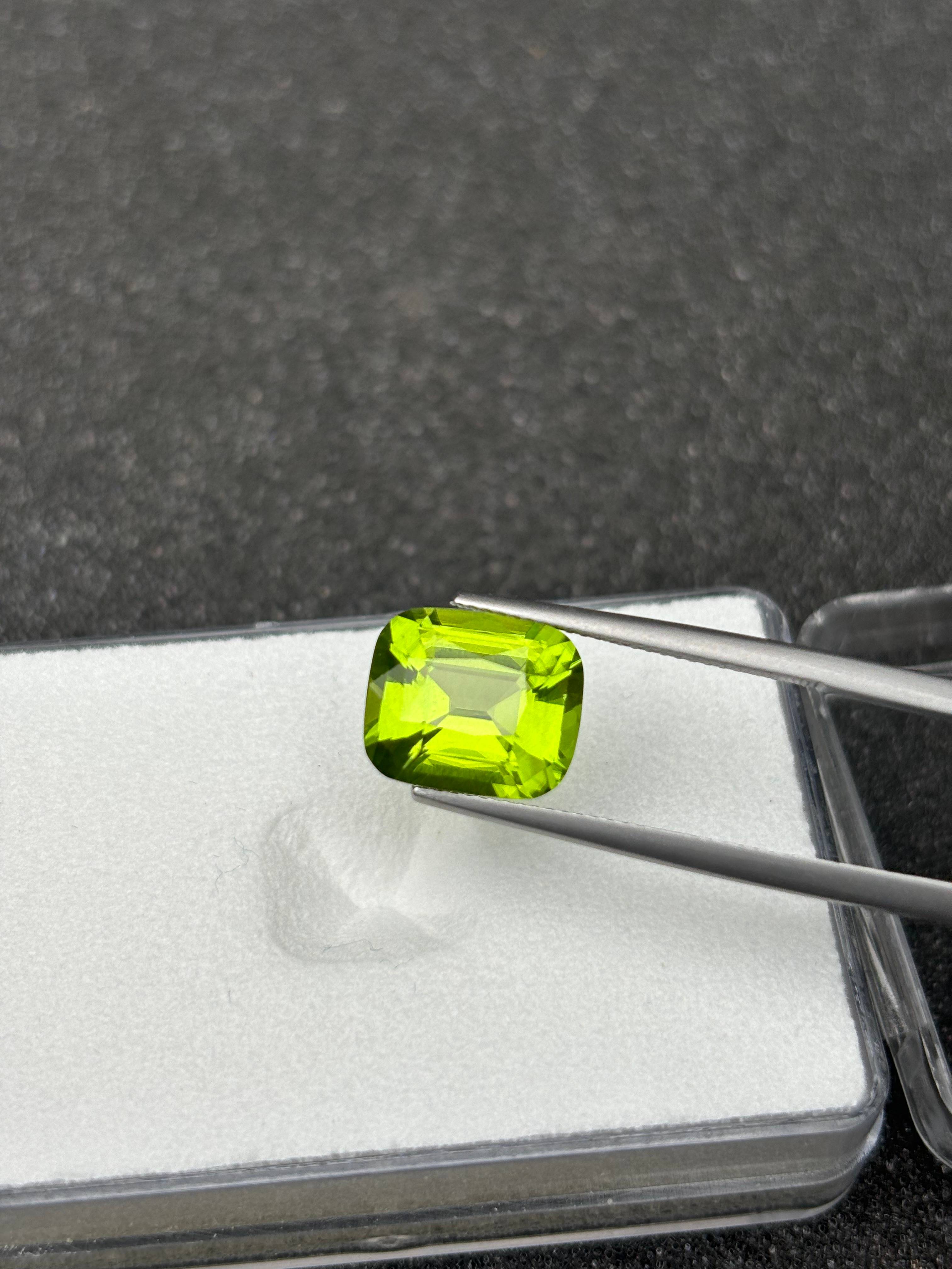 pistachio green peridot, 5.68ct cushion cut — view 6