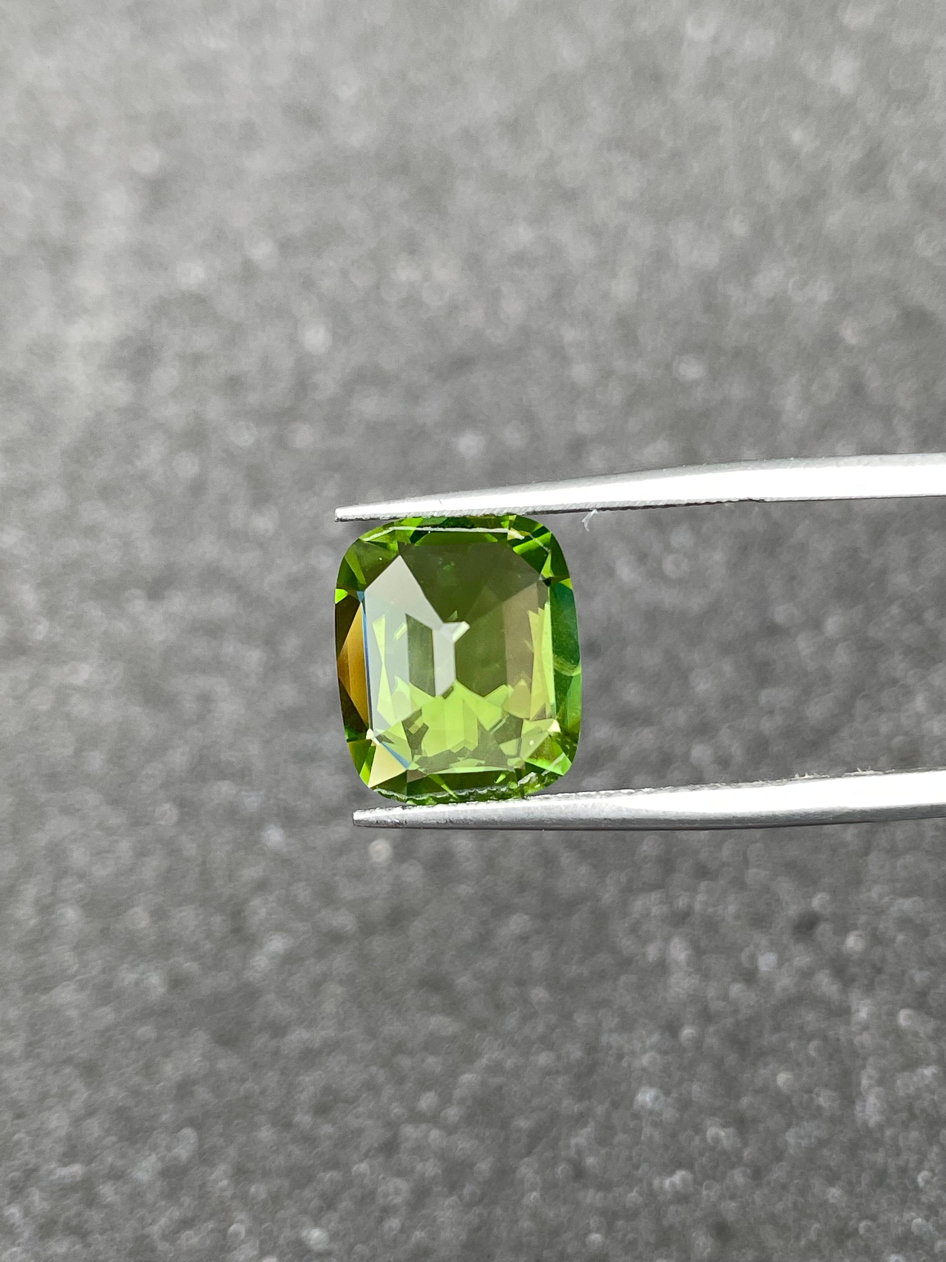pistachio green peridot, 5.09ct cushion cut — view 6
