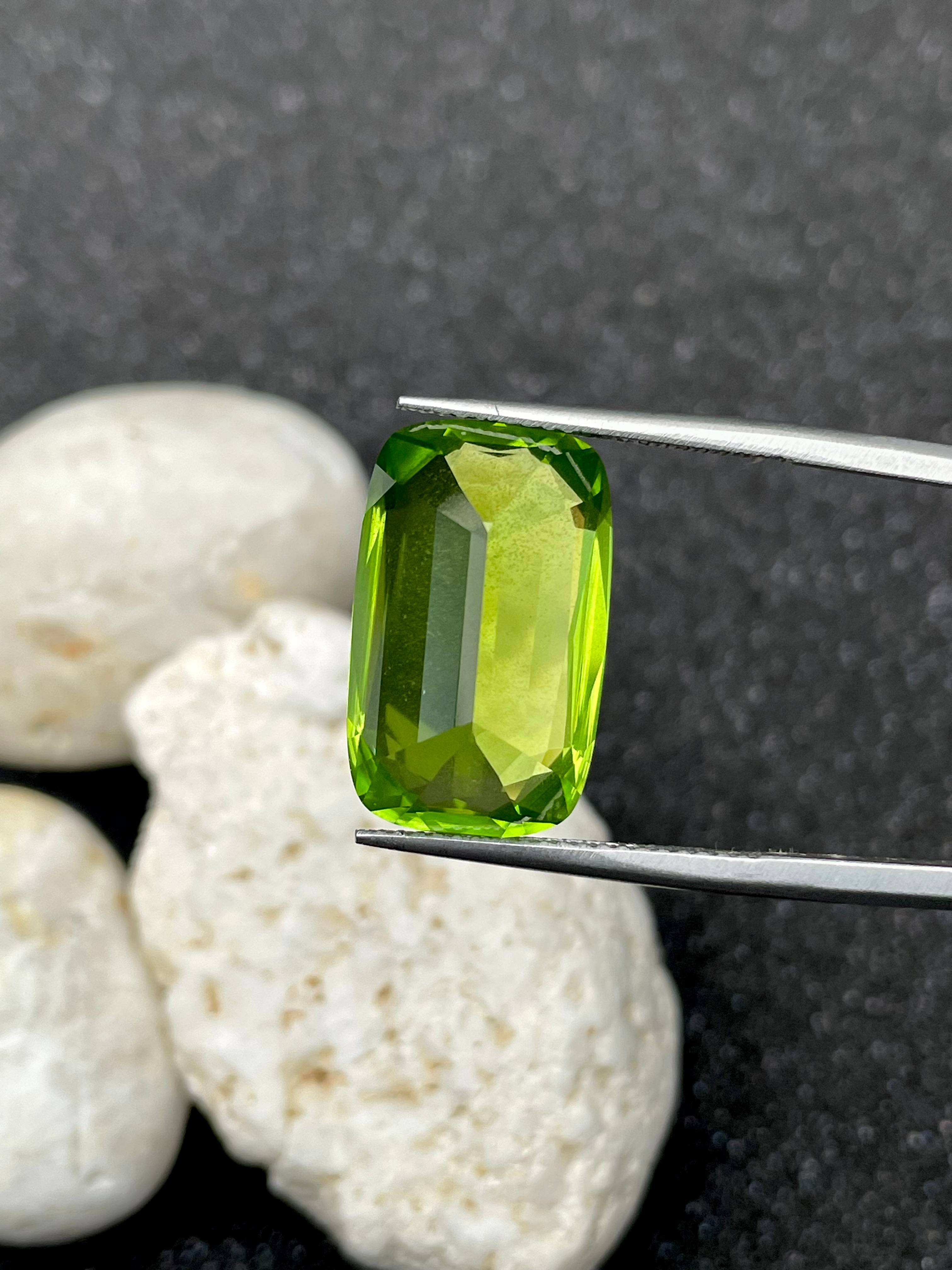lime green peridot, 14.47ct cushion cut — view 6