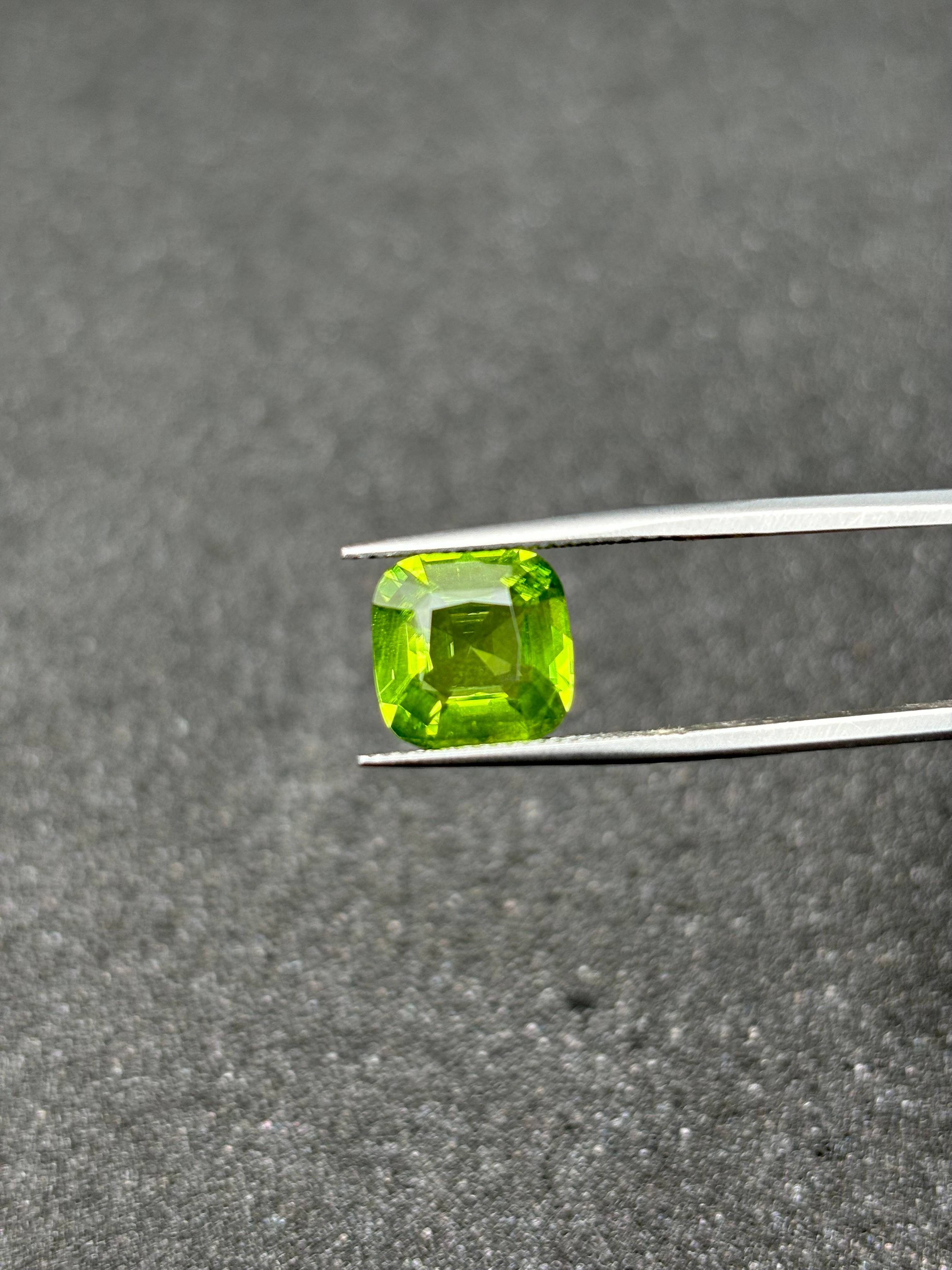 green peridot, 4.75ct cushion cut — view 5