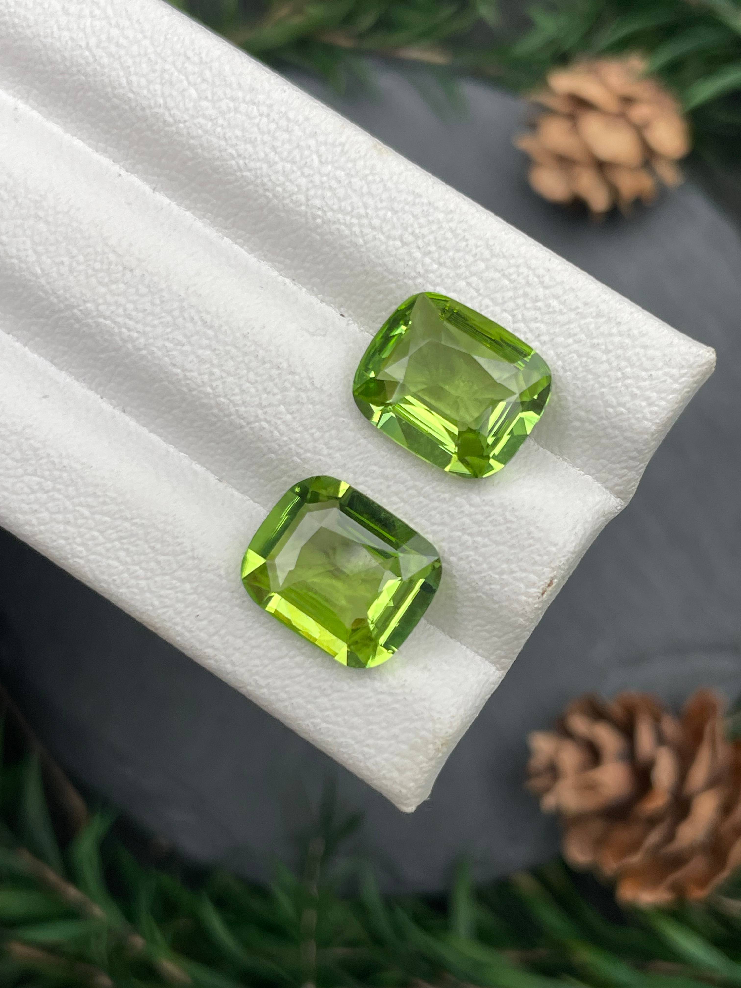 lime green peridot, 6.92ct cushion cut — view 6