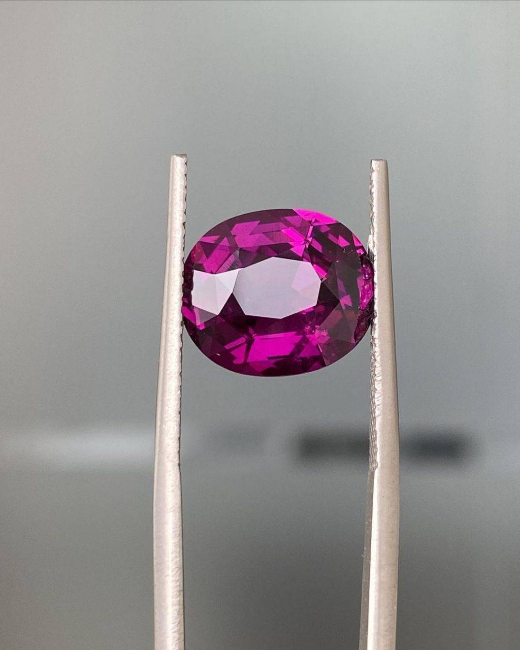 purple umbalite garnet, 5.35ct oval cut — view 5