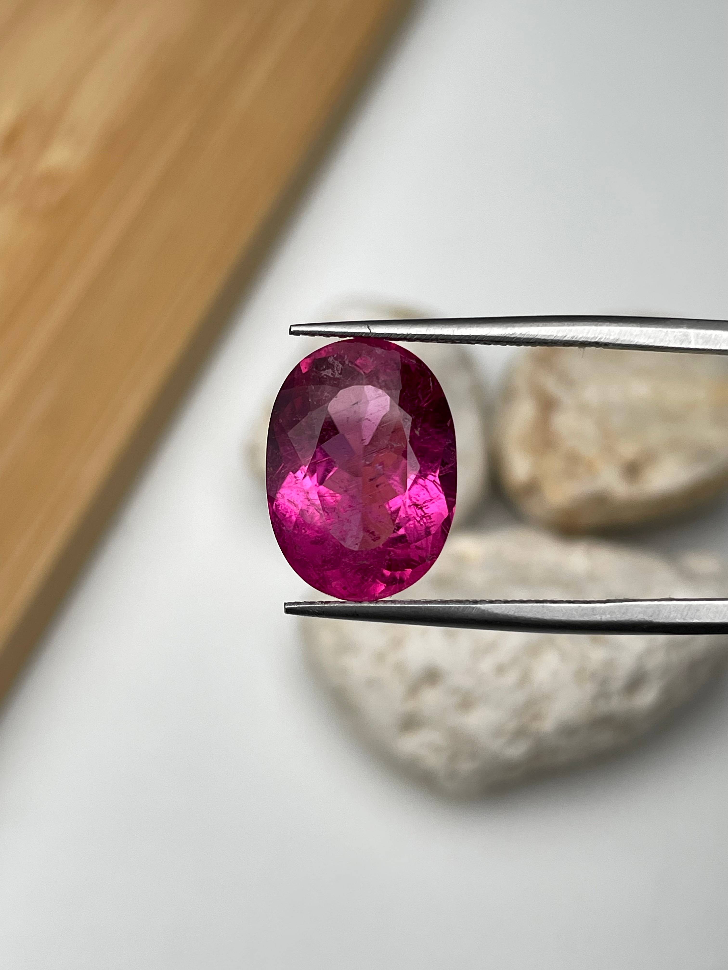Vivid pink rubellite tourmaline, 7.29ct oval cut — view 5