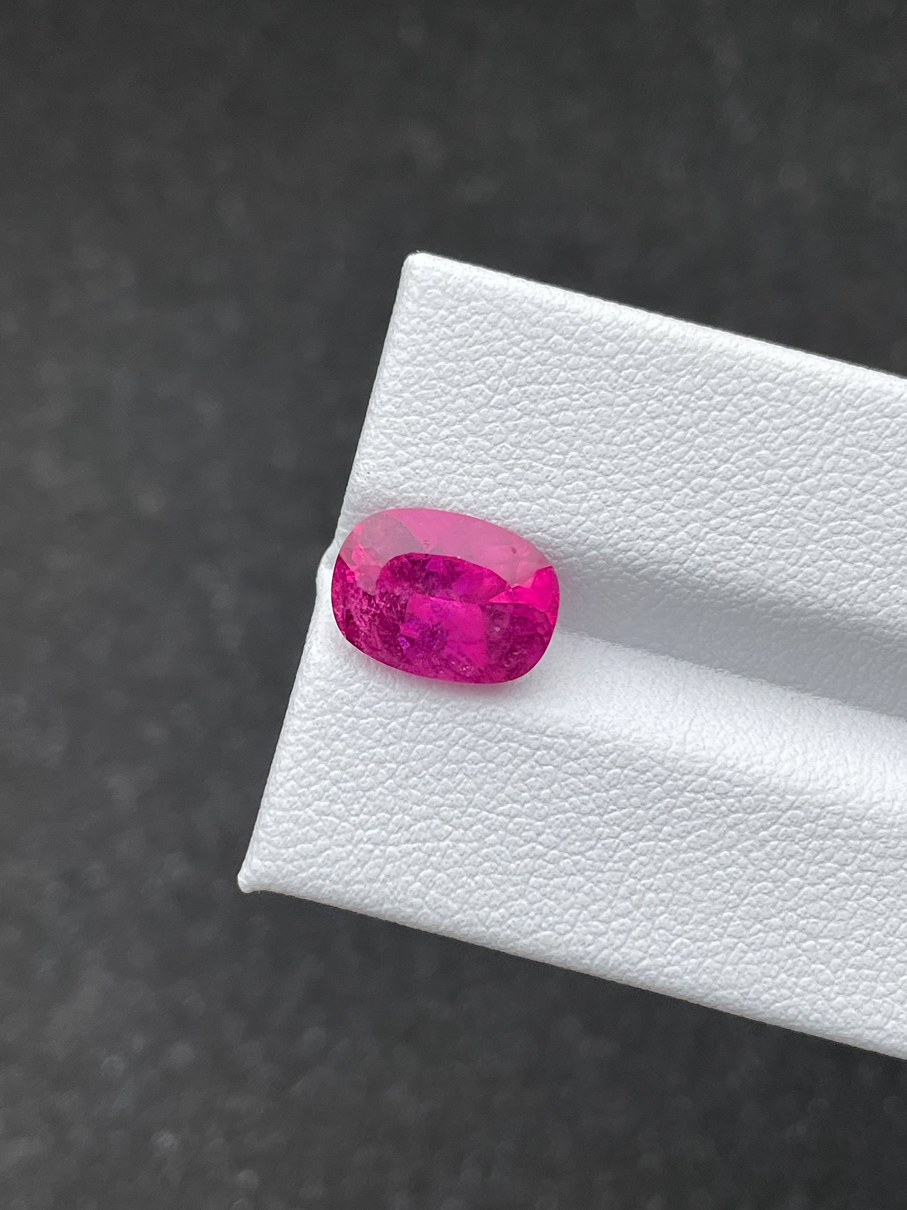Vivid pink rubellite tourmaline, 3.62ct cushion cut — view 5