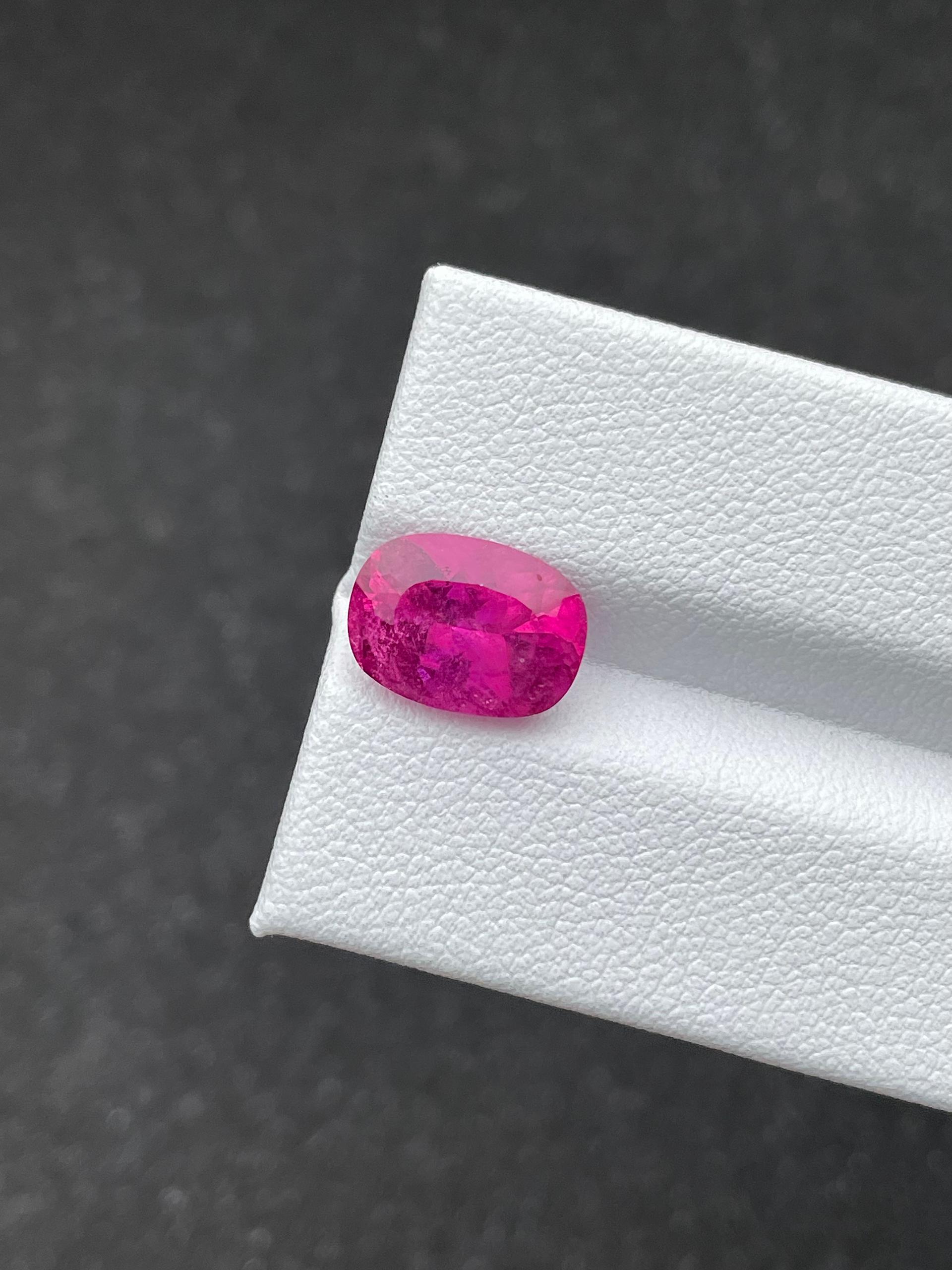 Vivid pink rubellite tourmaline, 3.62ct cushion cut — view 5