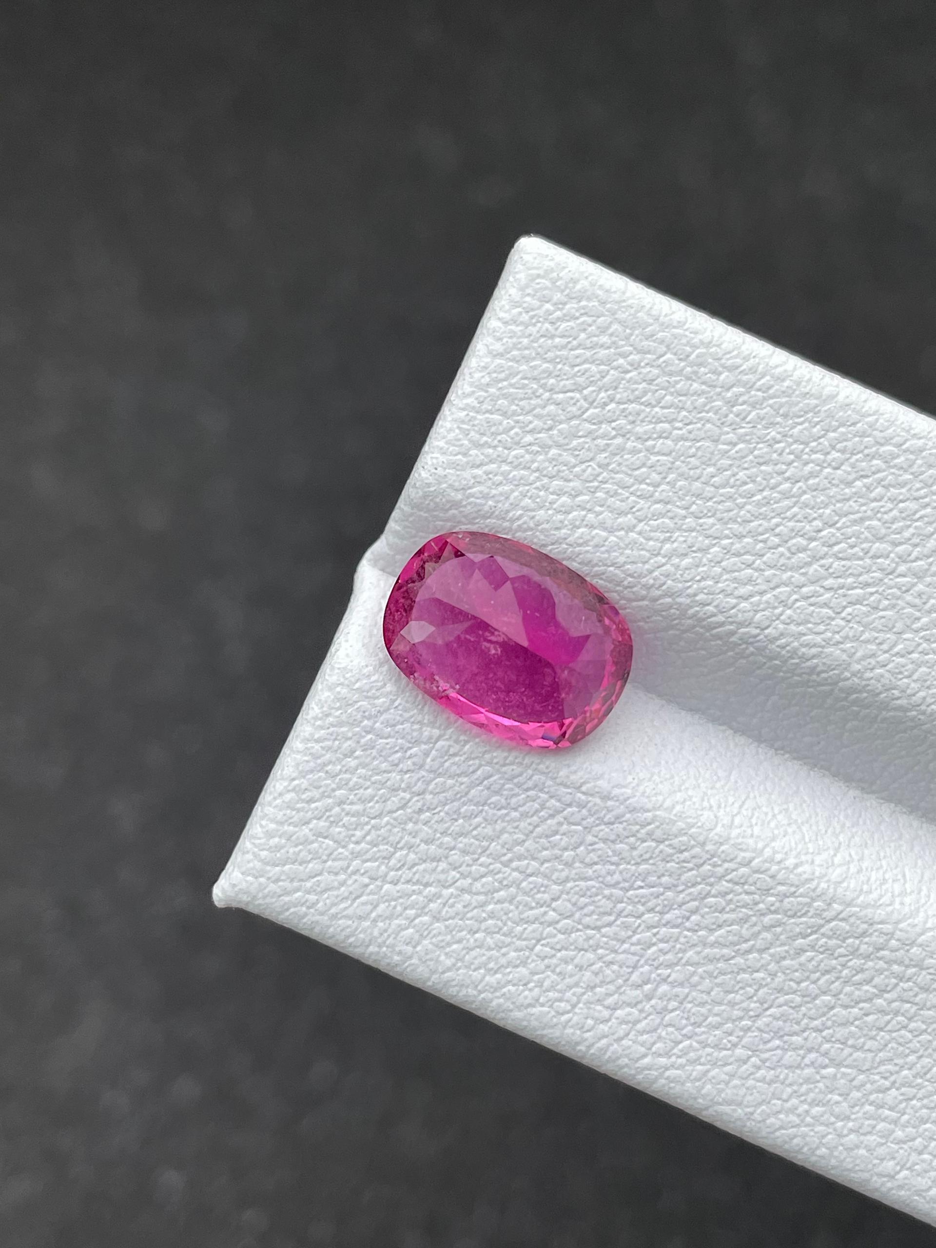 Vivid pink rubellite tourmaline, 3.62ct cushion cut — view 6