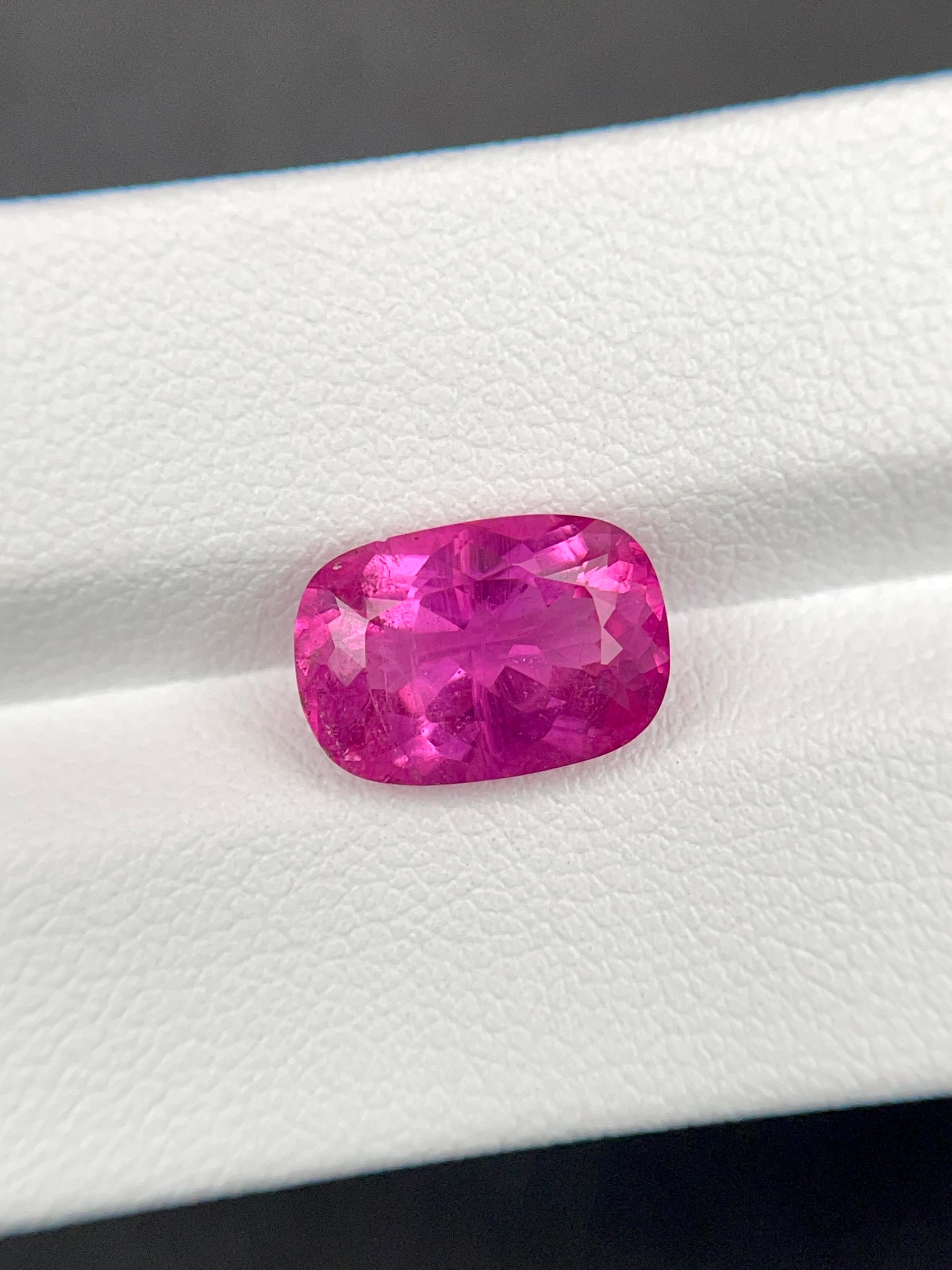Vivid pink rubellite tourmaline, 3.87ct cushion cut — view 5