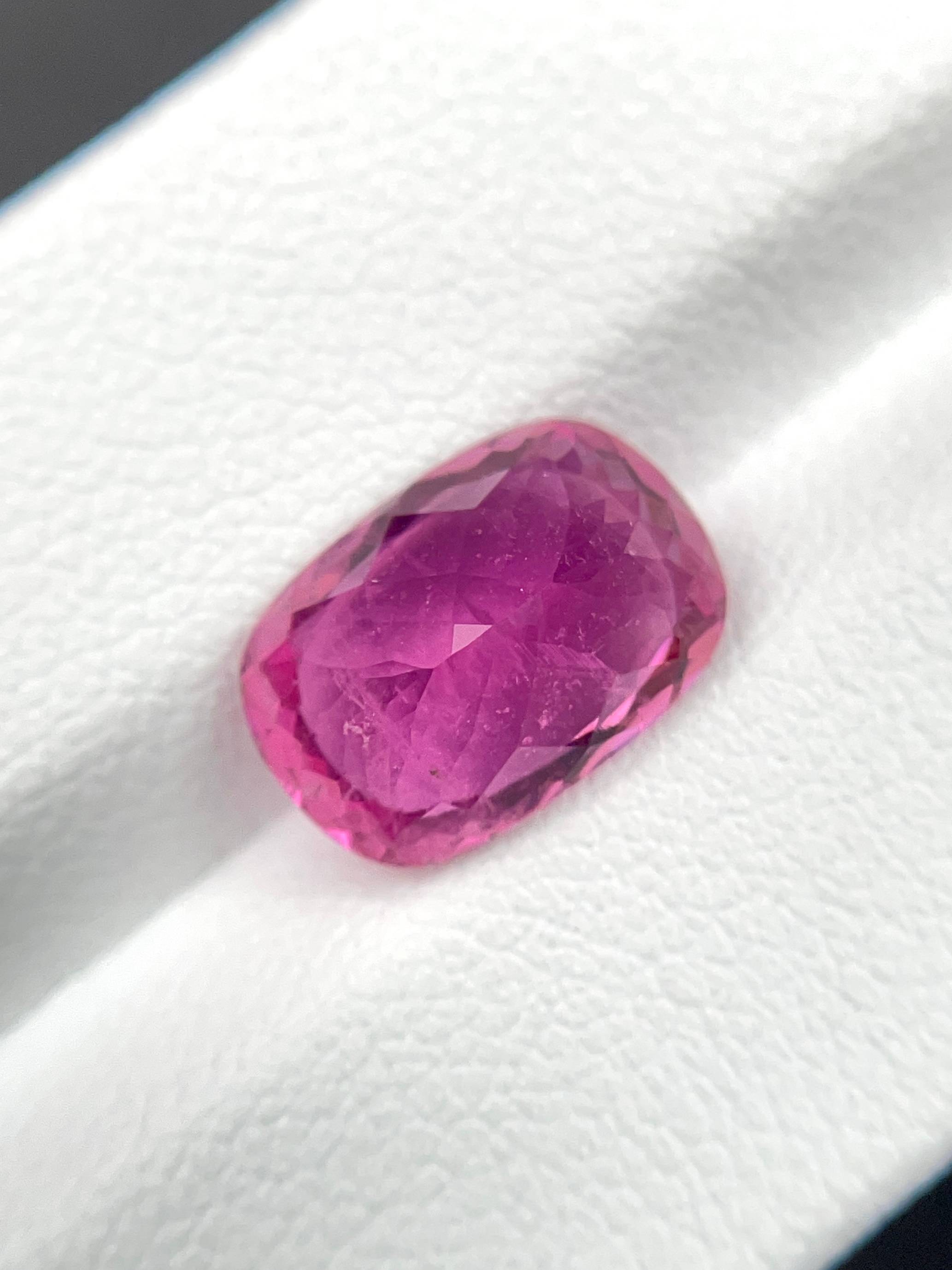 Vivid pink rubellite tourmaline, 3.87ct cushion cut — view 6