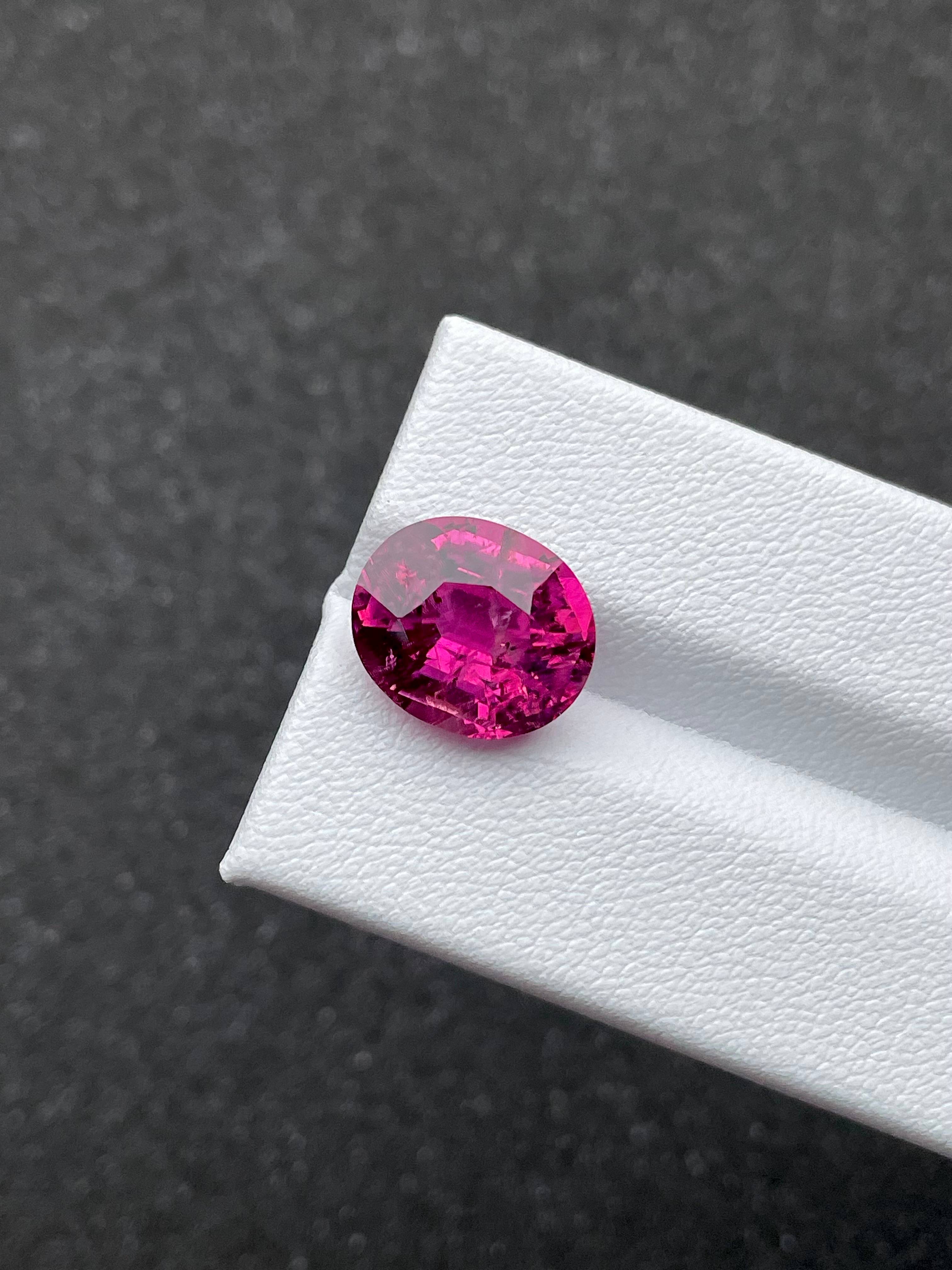 Vivid pink rubellite tourmaline, 7.02ct oval cut — view 5