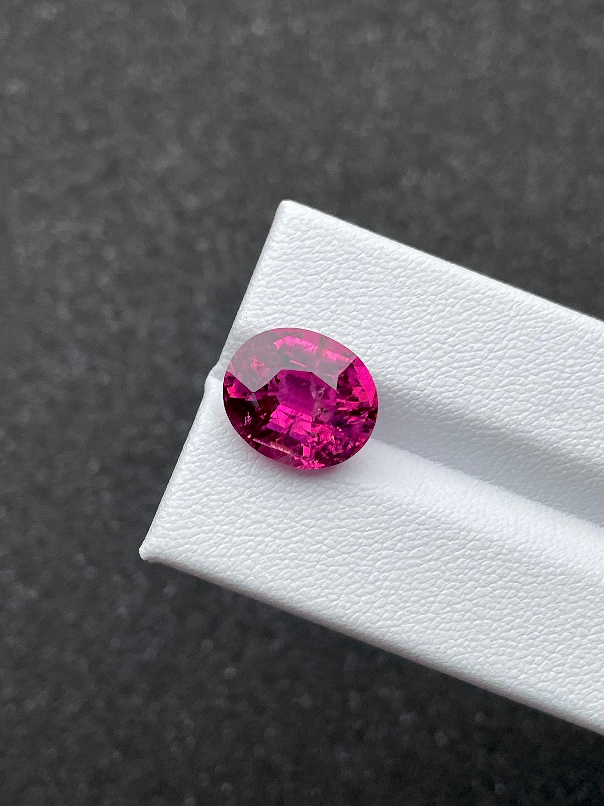 Vivid pink rubellite tourmaline, 7.02ct oval cut — view 5