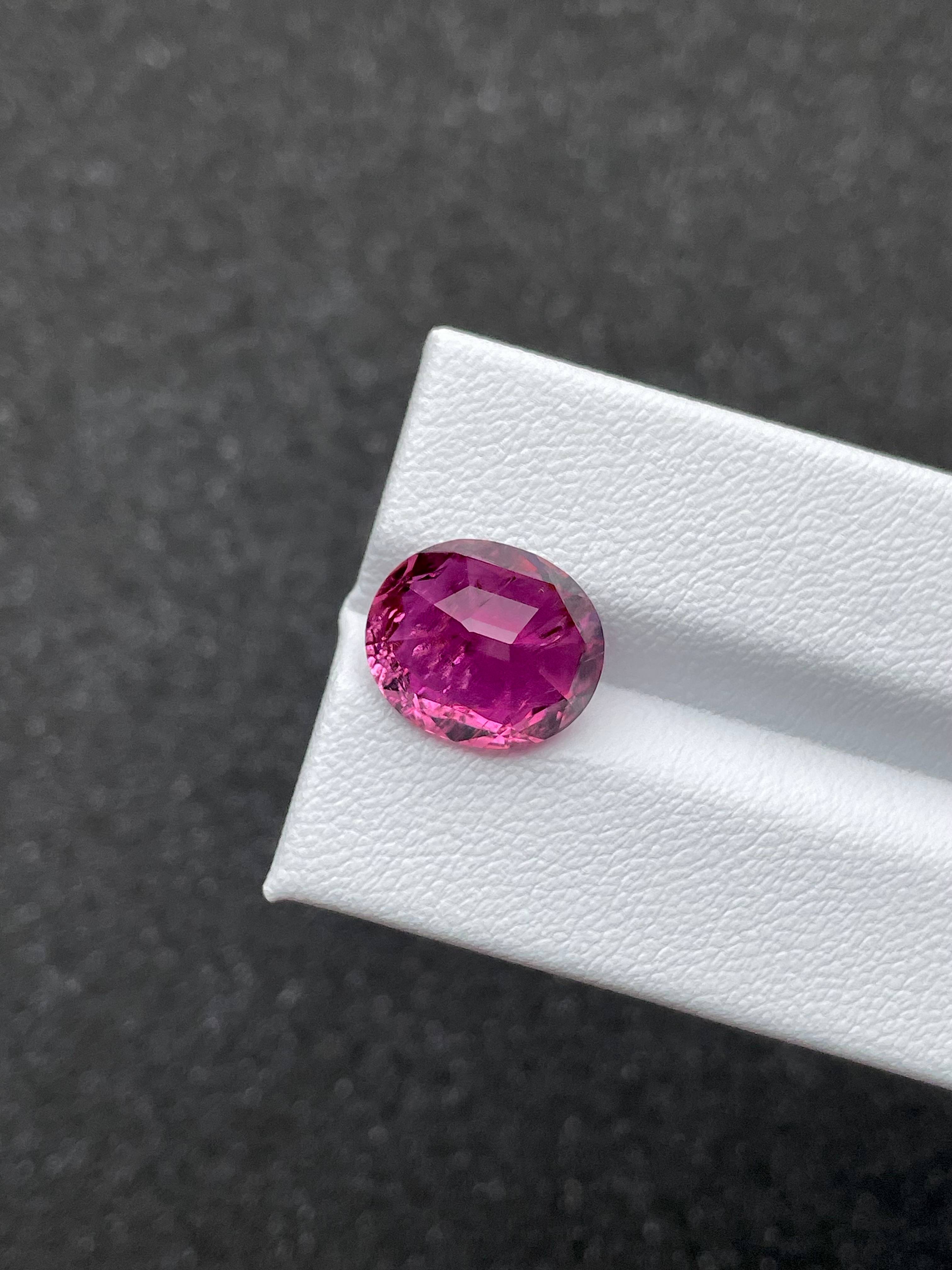 Vivid pink rubellite tourmaline, 7.02ct oval cut — view 6