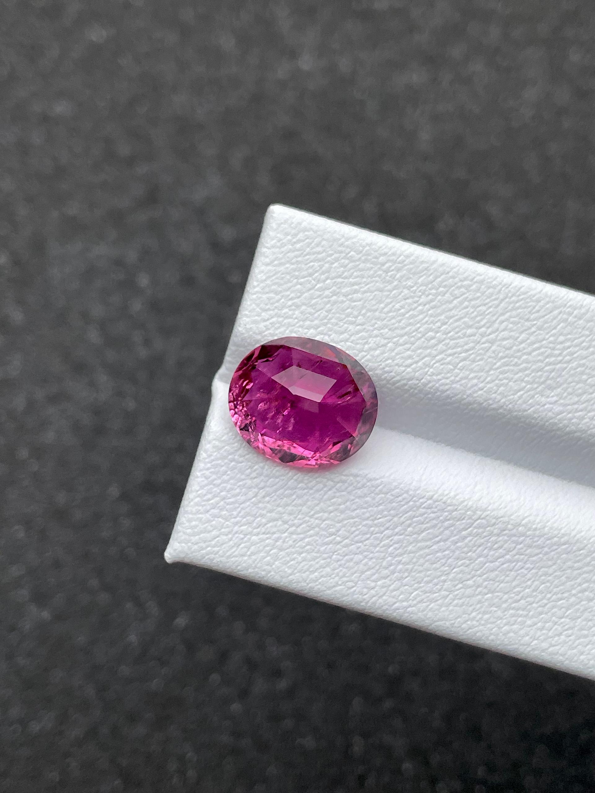 Vivid pink rubellite tourmaline, 7.02ct oval cut — view 6
