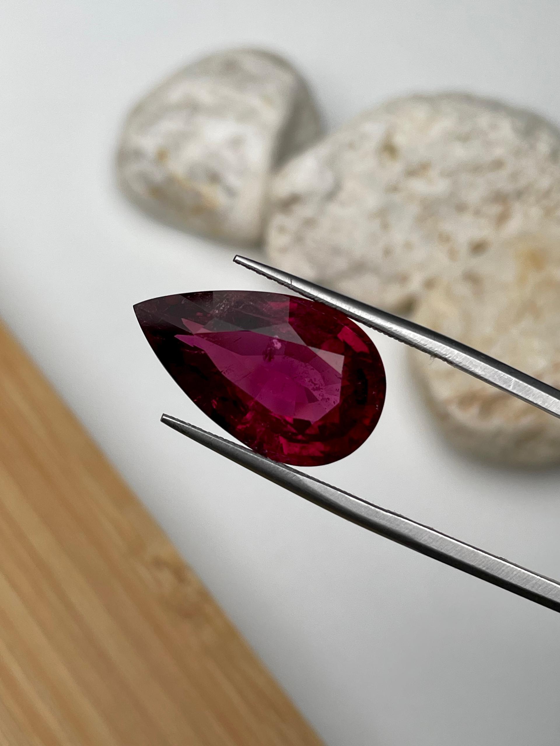 Vivid red rubellite tourmaline, 10.98ct pear cut — view 5
