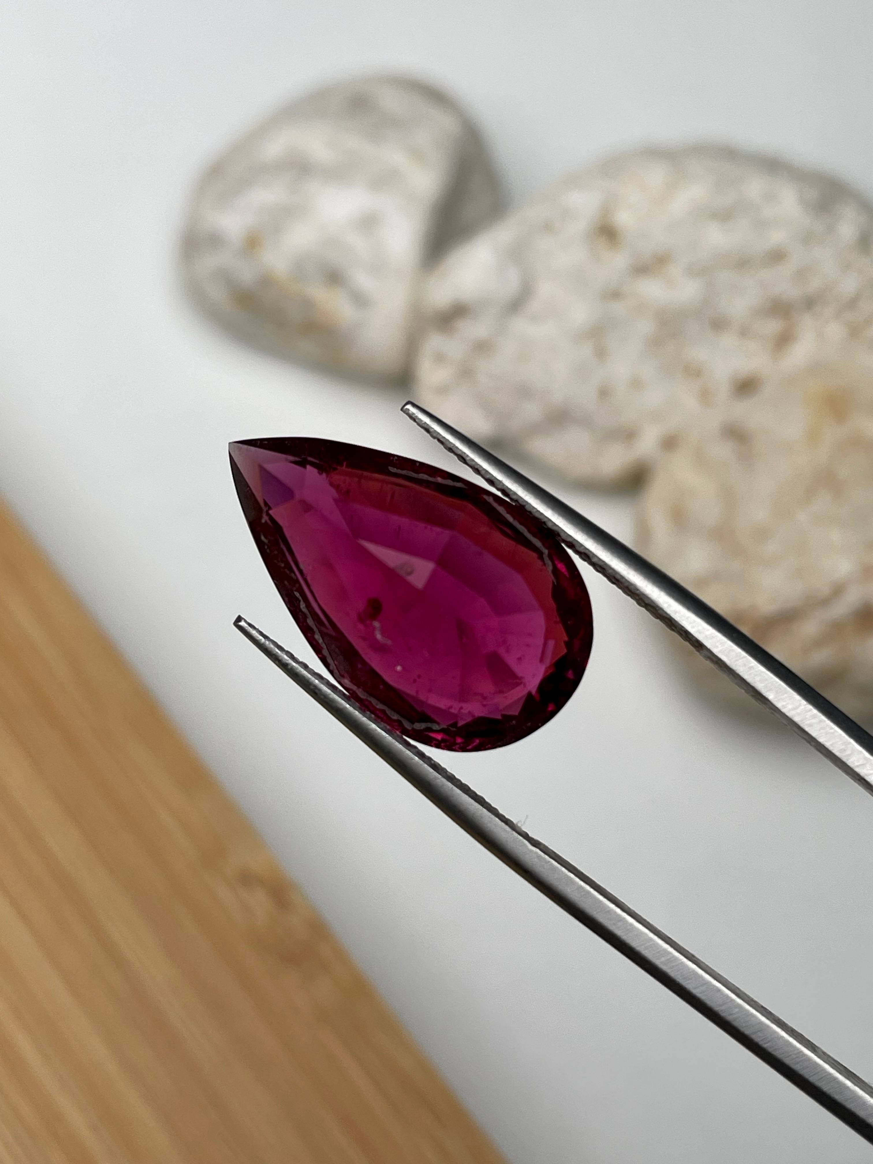 Vivid red rubellite tourmaline, 10.98ct pear cut — view 6