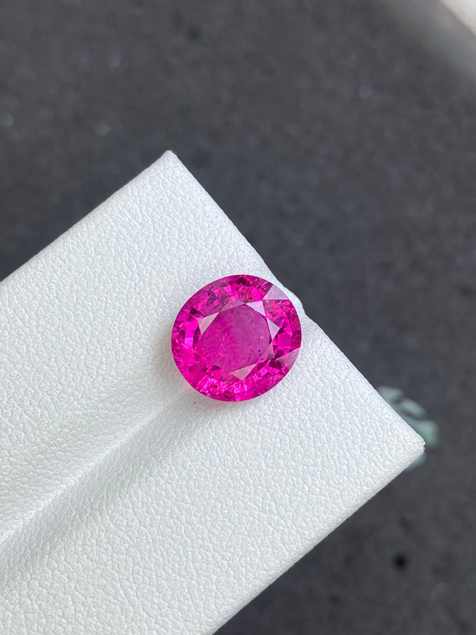 Vivid pink rubellite tourmaline, 3.8ct oval cut — view 5