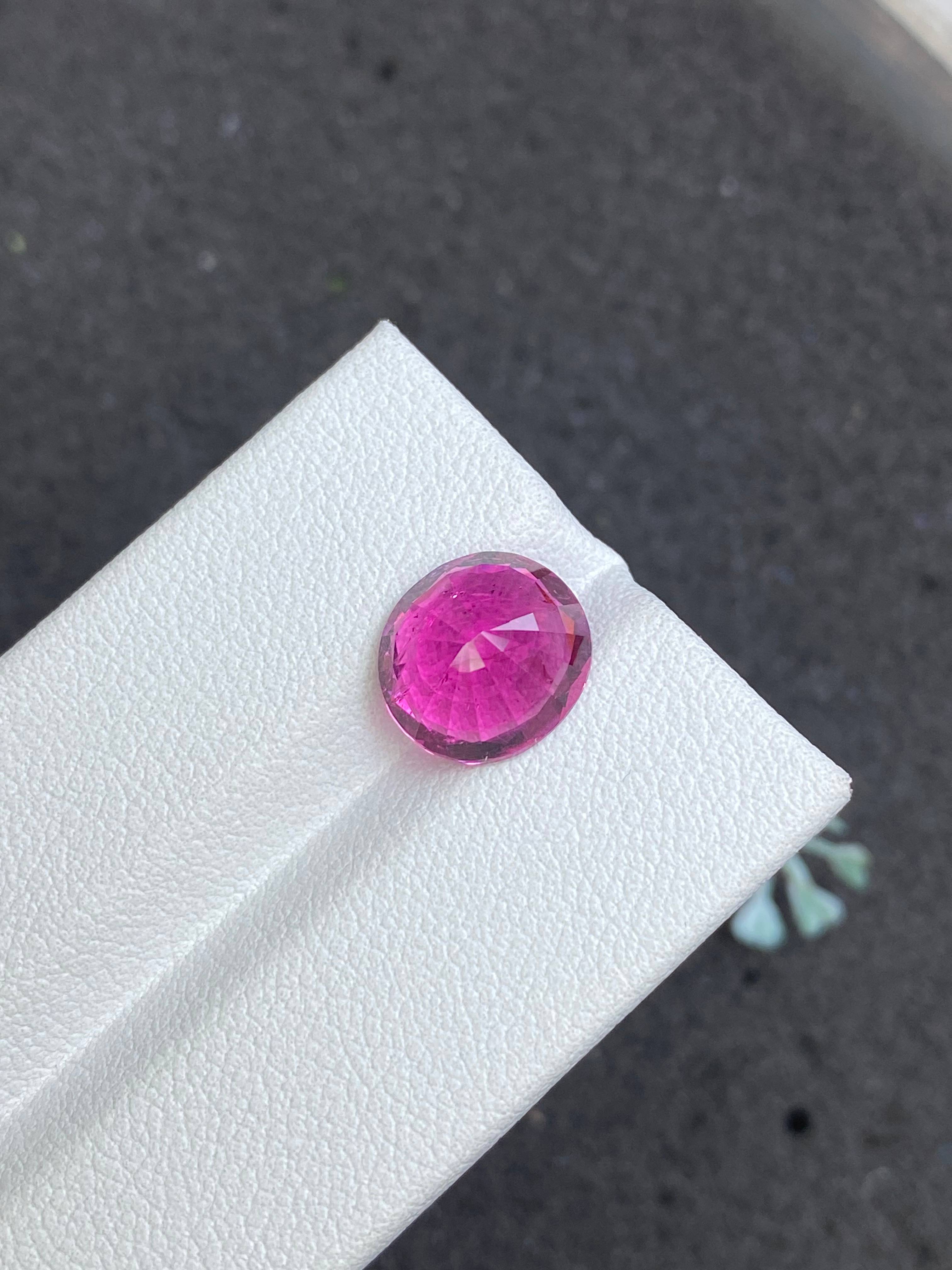 Vivid pink rubellite tourmaline, 3.8ct oval cut — view 6