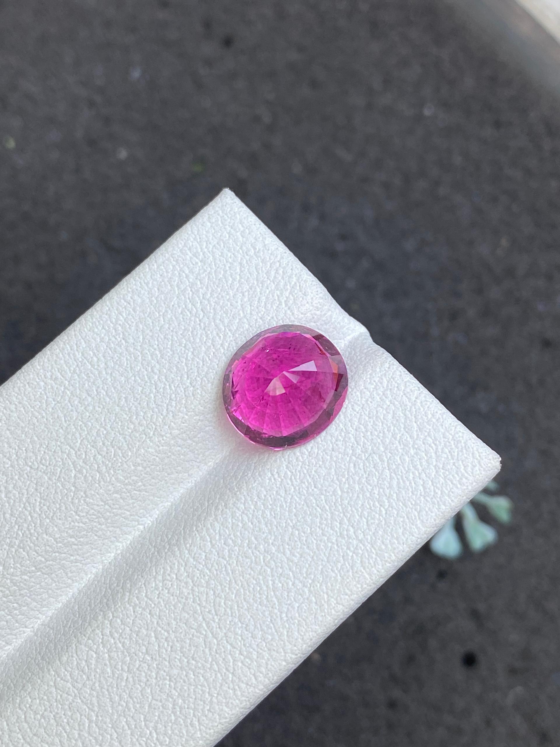 Vivid pink rubellite tourmaline, 3.8ct oval cut — view 6