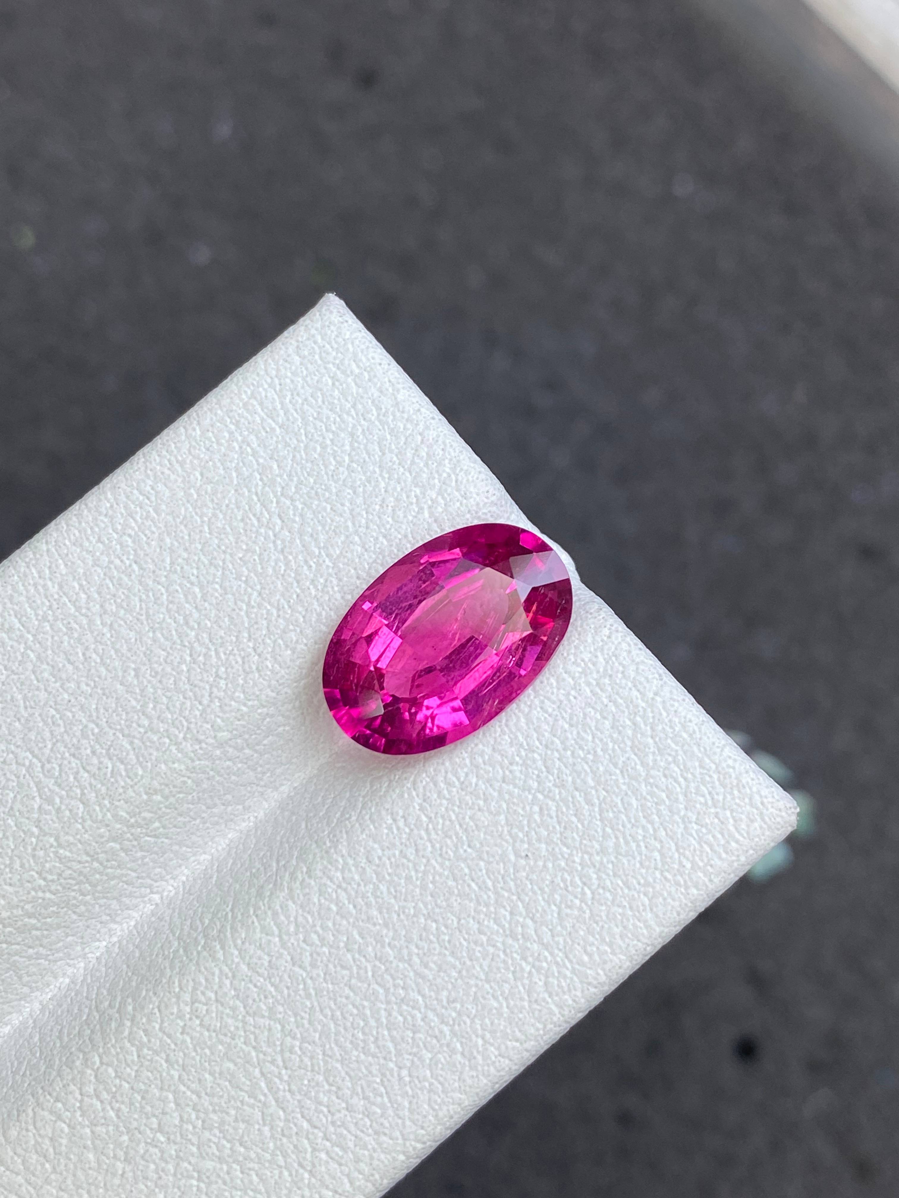 Vivid pink rubellite tourmaline, 3.63ct oval cut — view 5