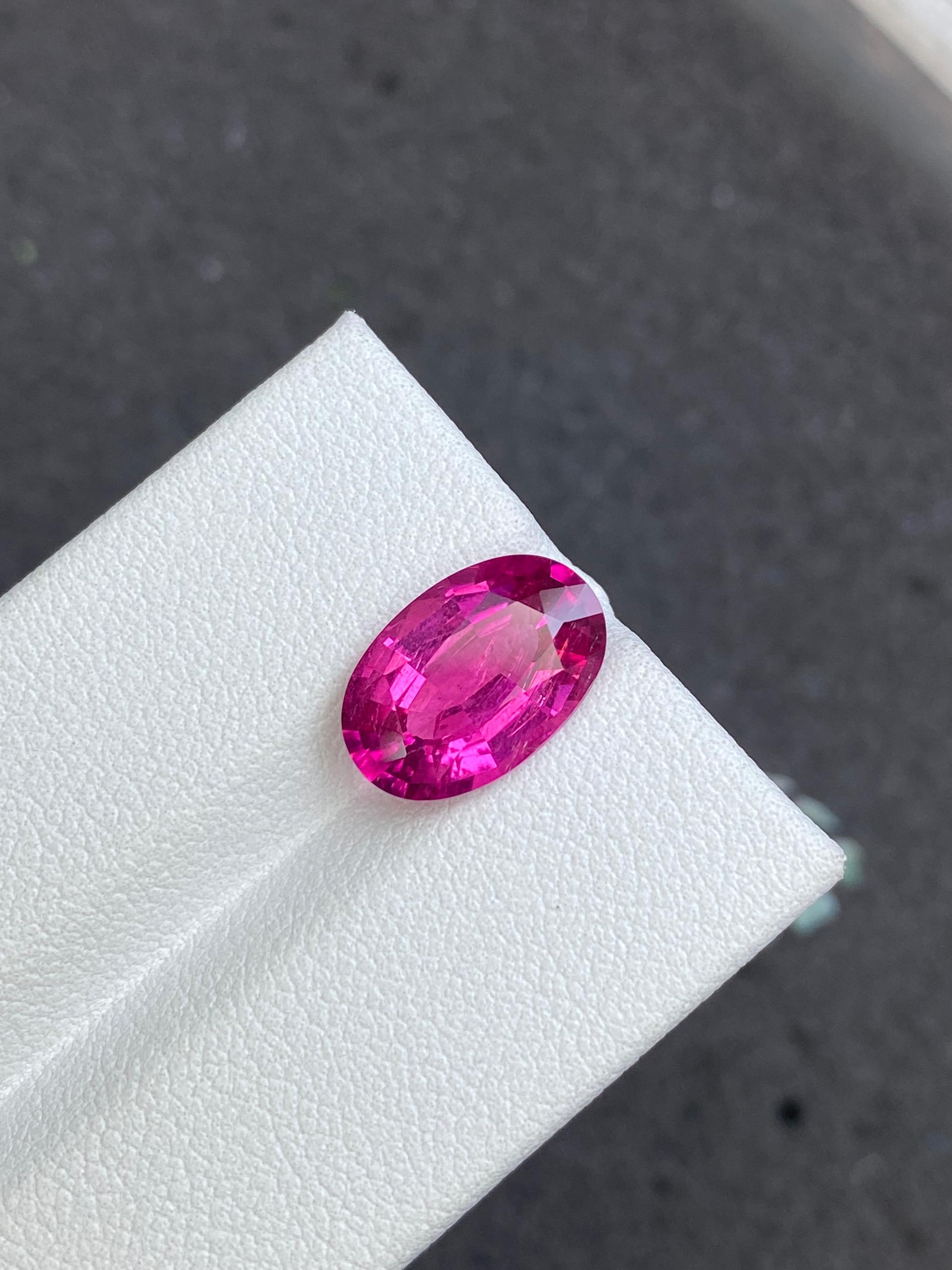 Vivid pink rubellite tourmaline, 3.63ct oval cut — view 5