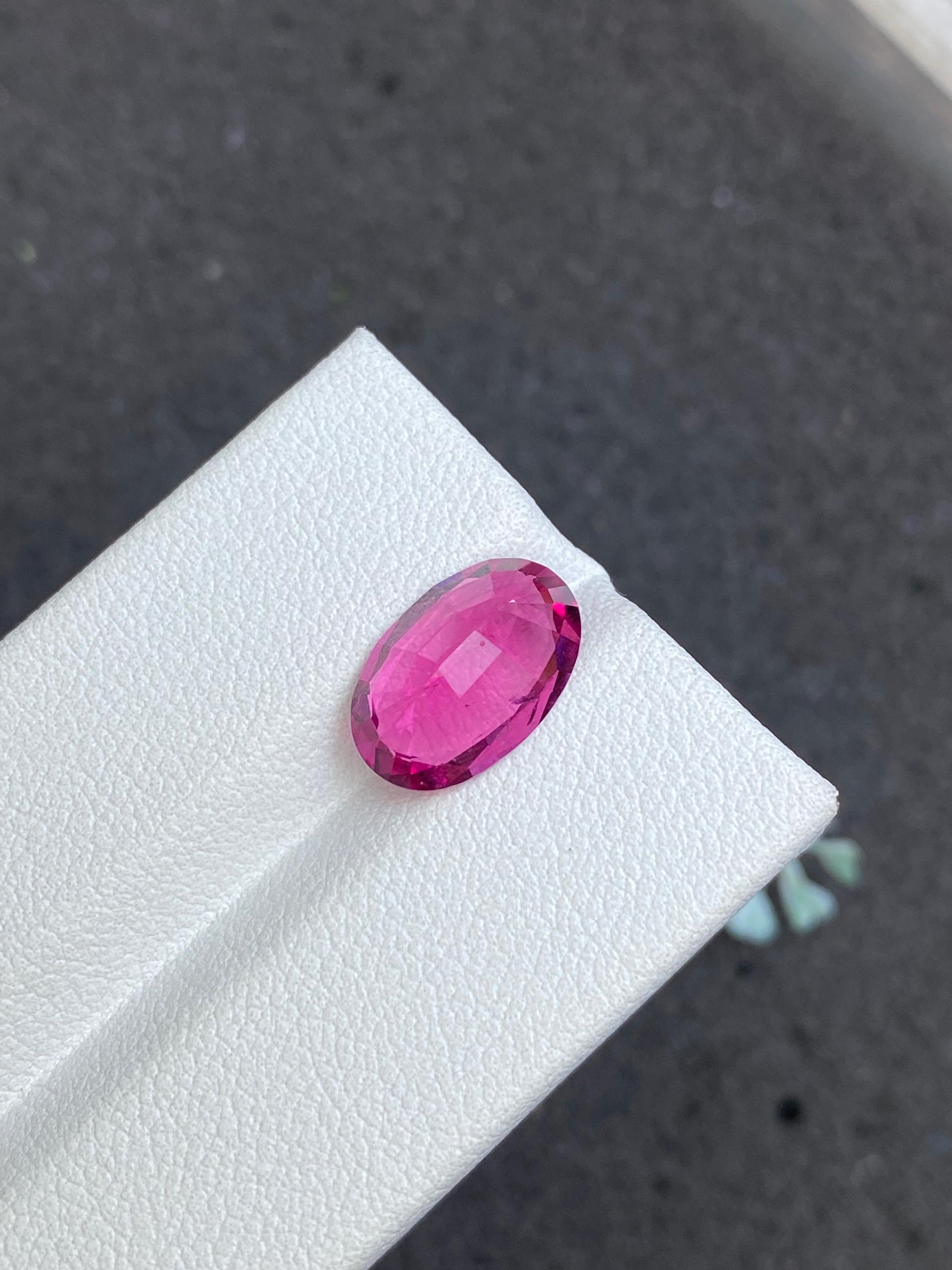 Vivid pink rubellite tourmaline, 3.63ct oval cut — view 6