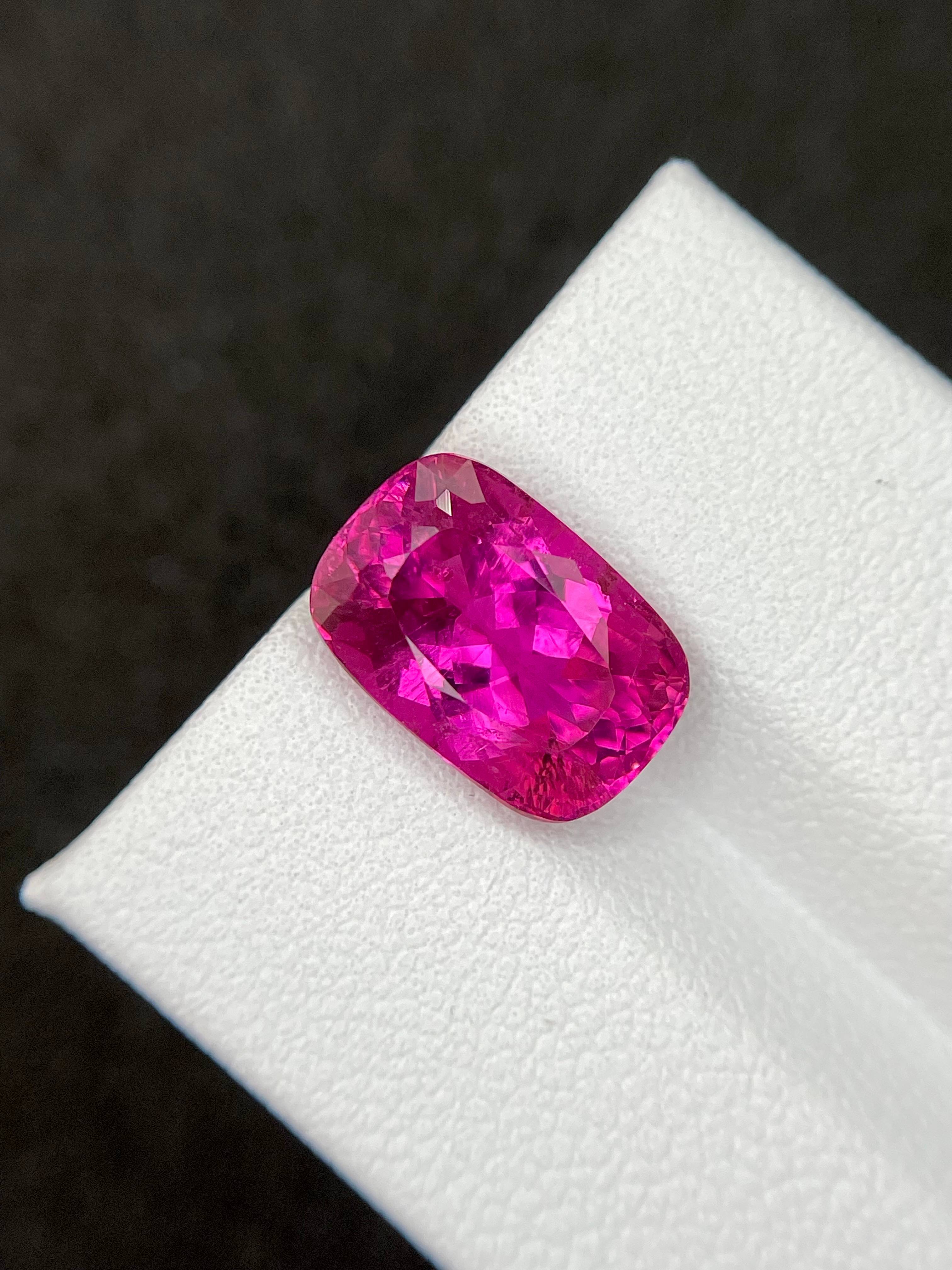 Vivid pink rubellite tourmaline, 5.82ct cushion cut — view 5
