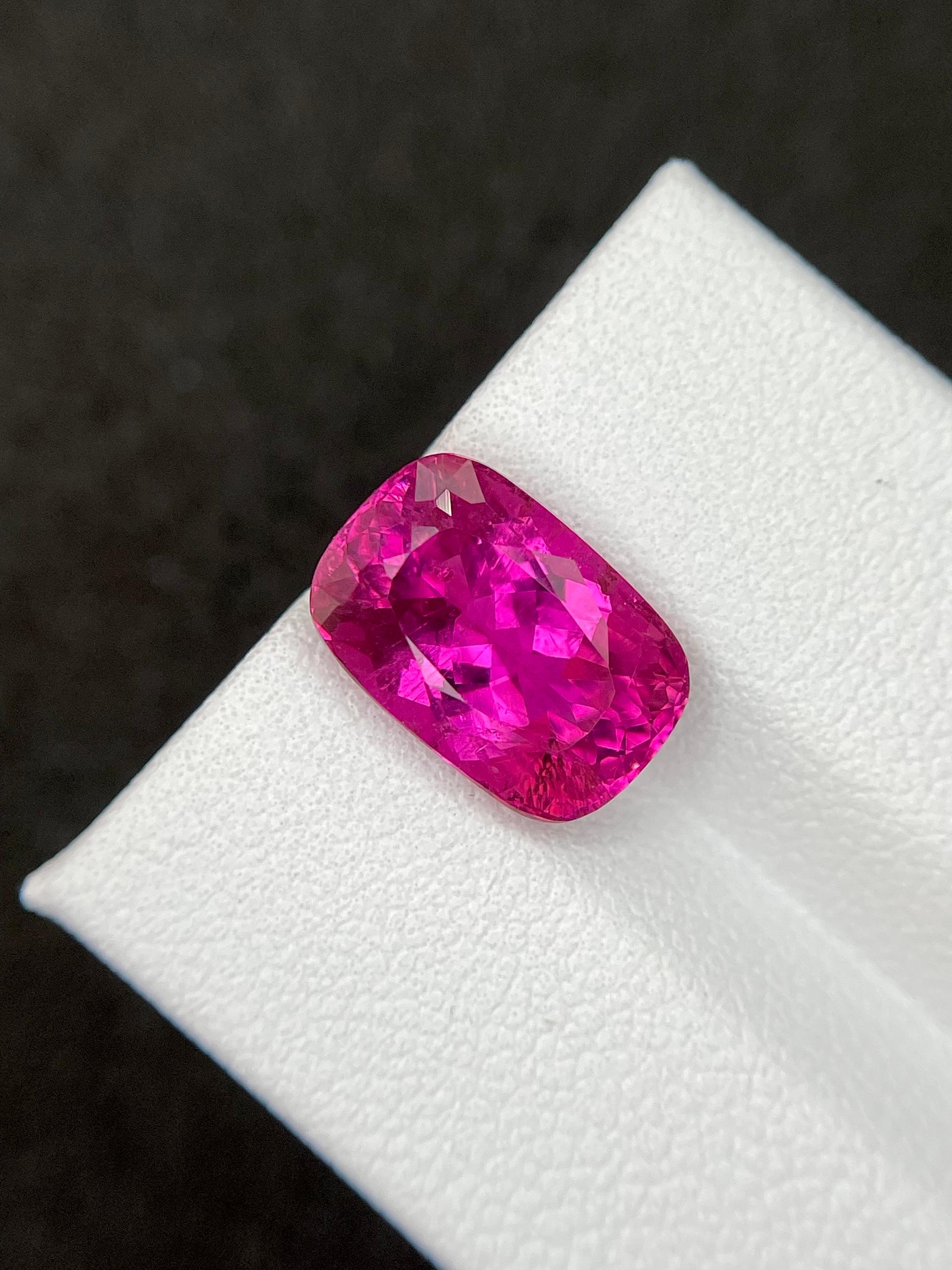 Vivid pink rubellite tourmaline, 5.82ct cushion cut — view 5