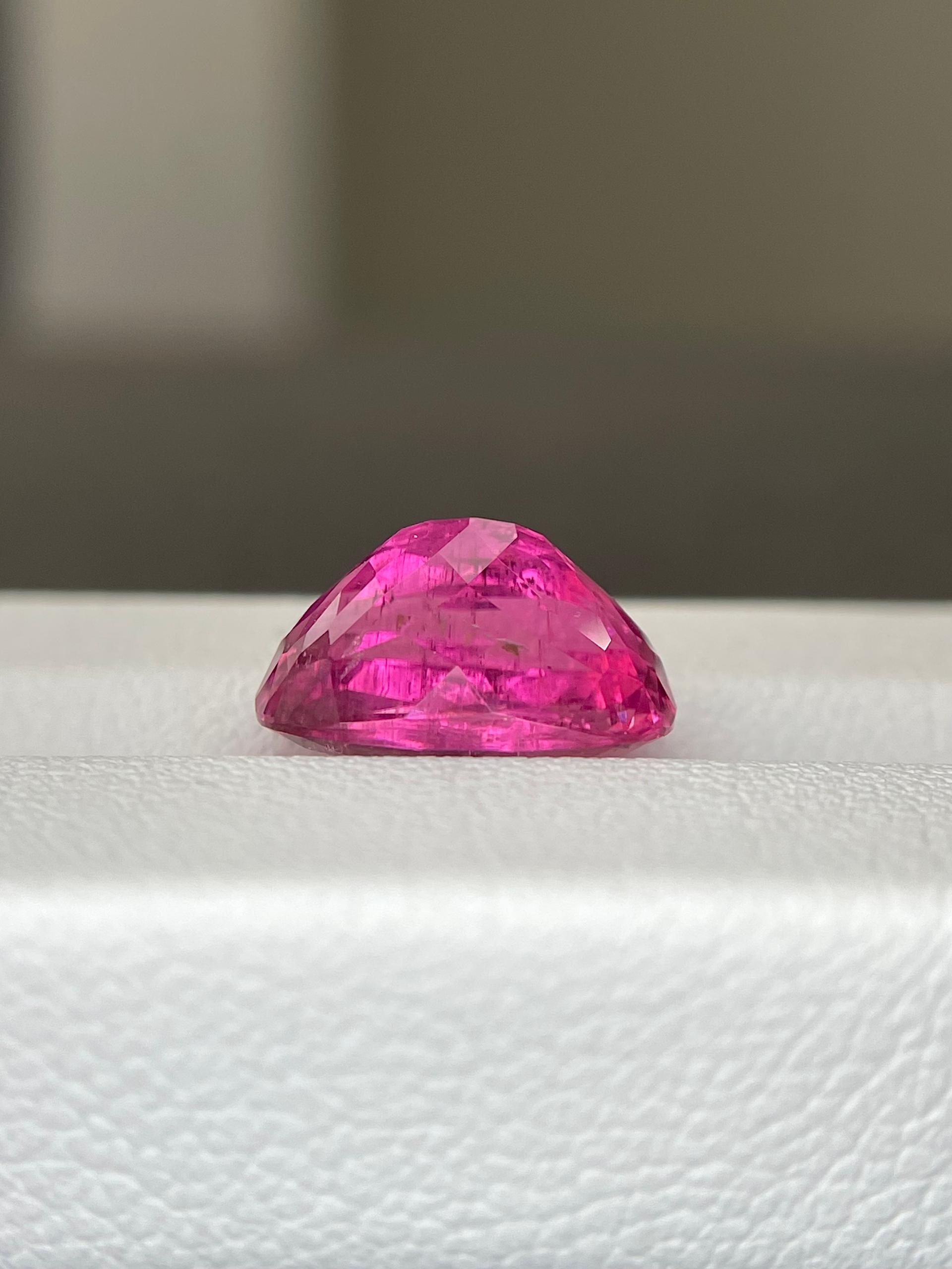 Vivid pink rubellite tourmaline, 5.82ct cushion cut — view 7