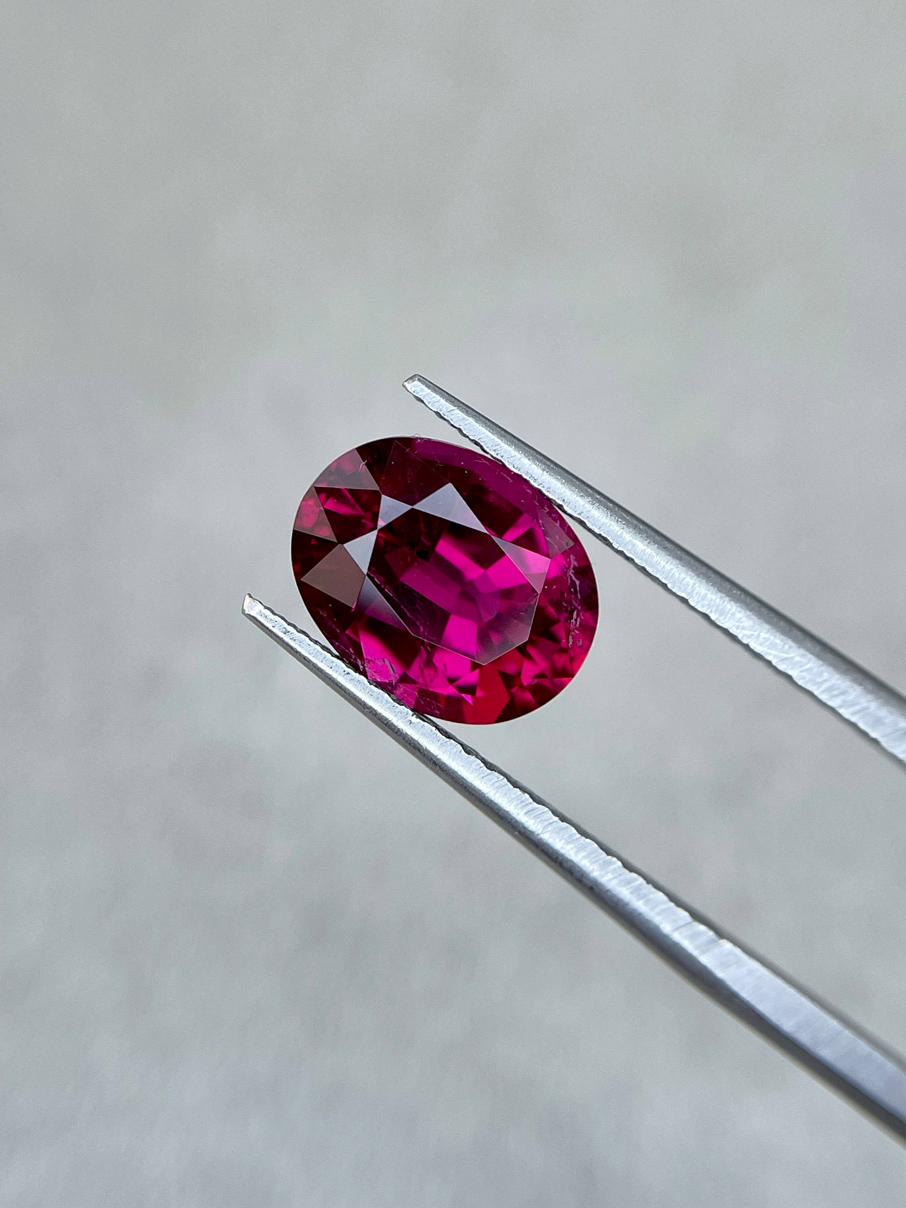 Vivid pink rubellite tourmaline, 2.7ct oval cut — view 5