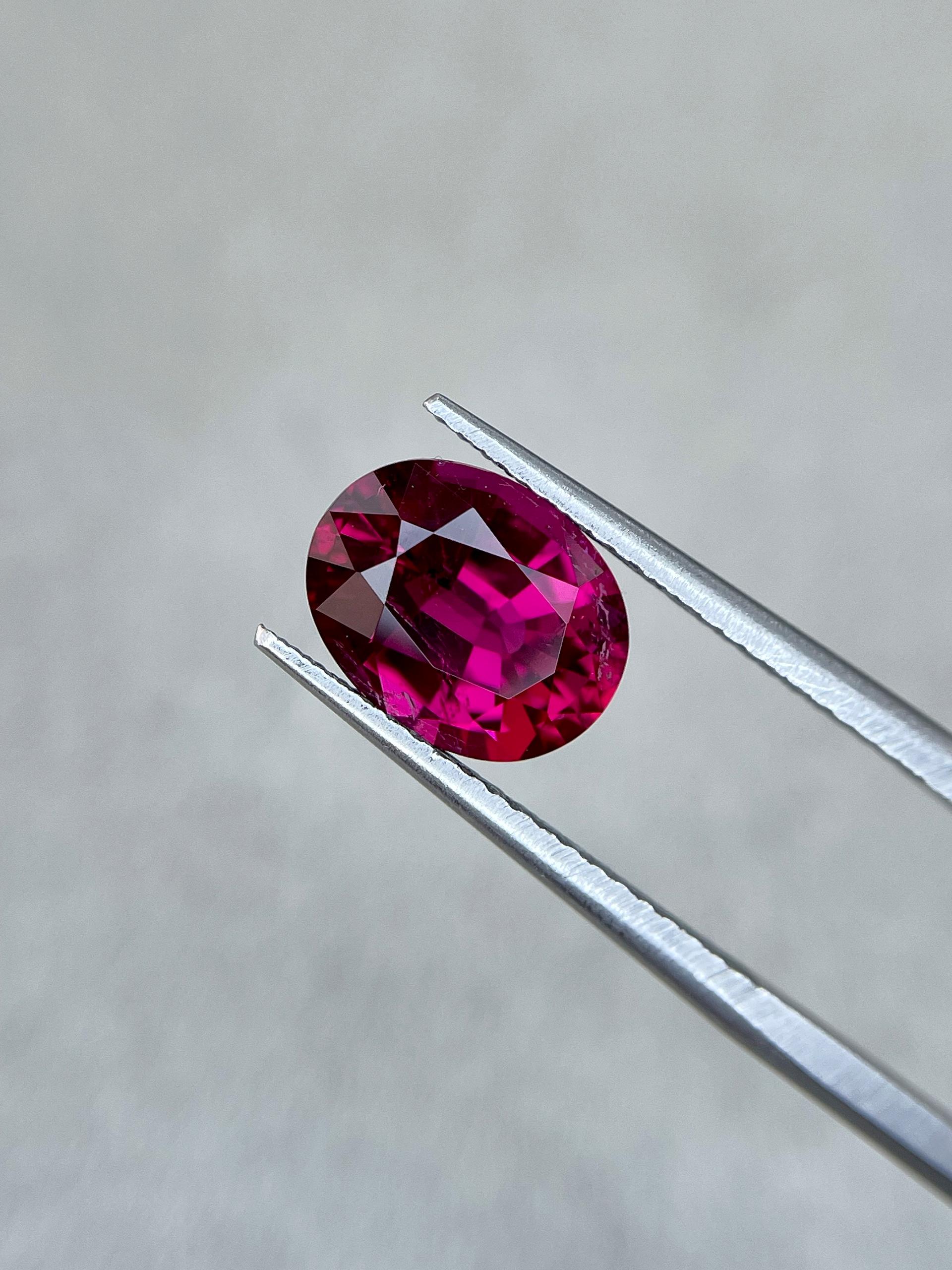 Vivid pink rubellite tourmaline, 2.7ct oval cut — view 5