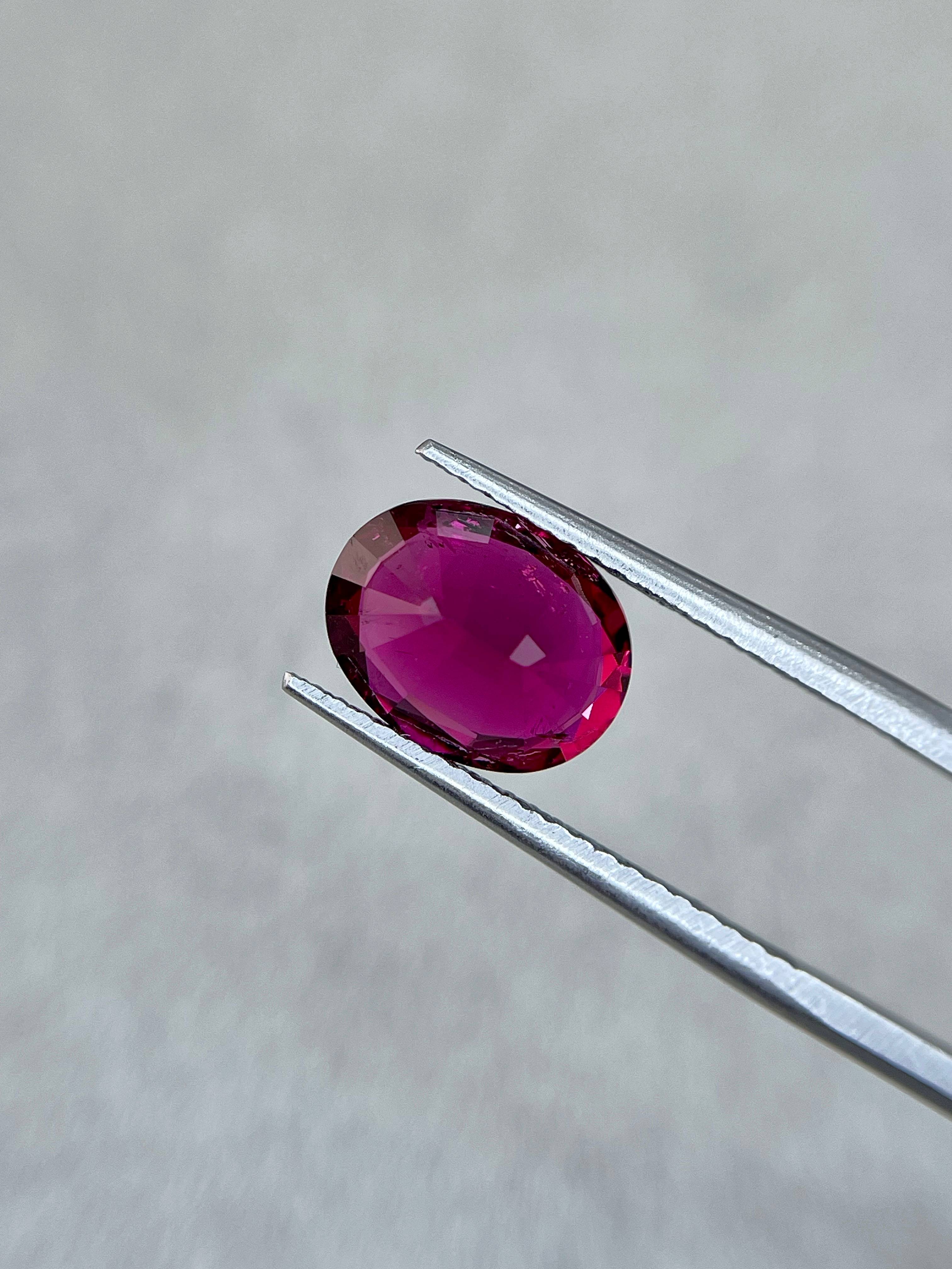 Vivid pink rubellite tourmaline, 2.7ct oval cut — view 7