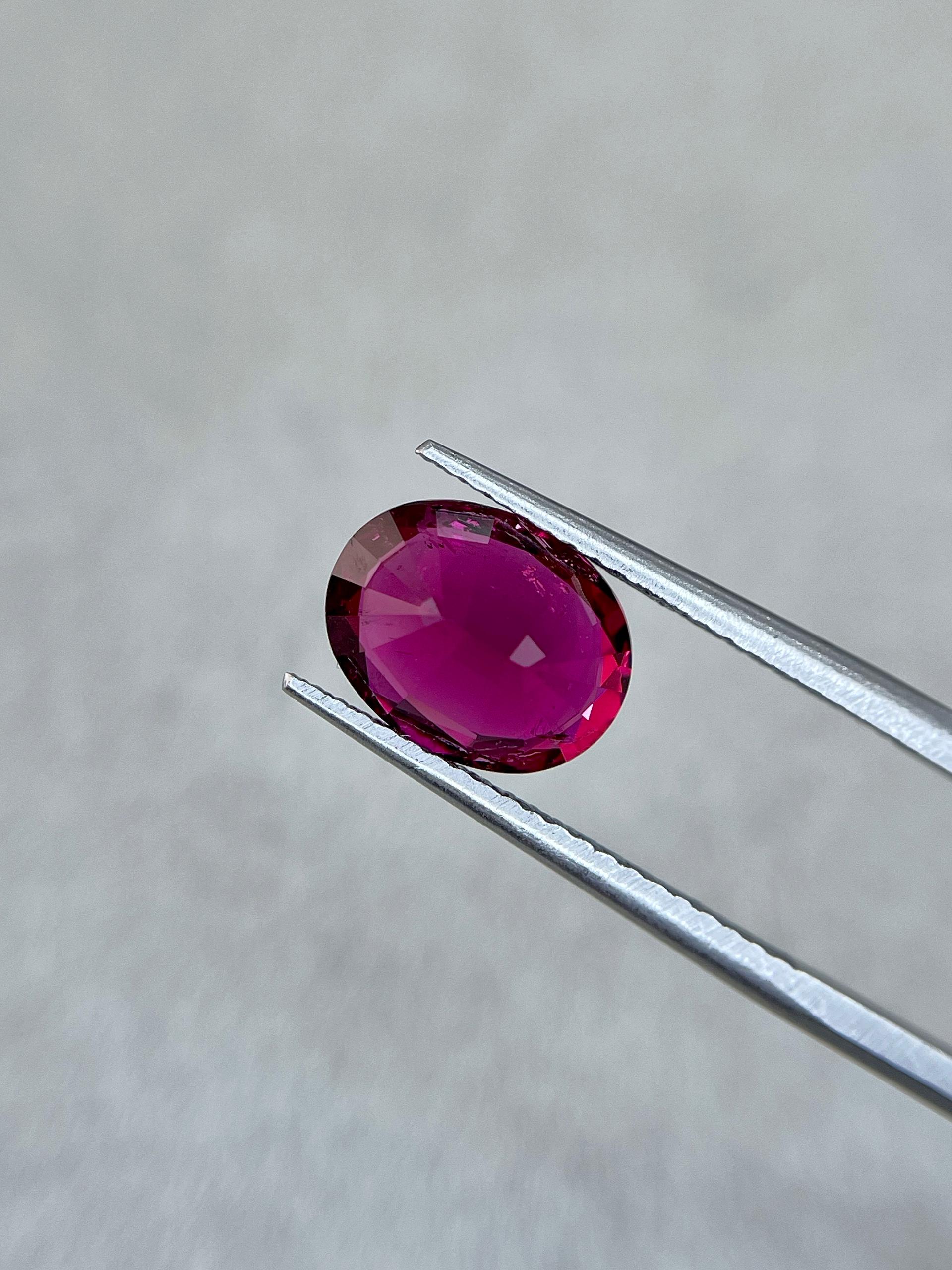Vivid pink rubellite tourmaline, 2.7ct oval cut — view 7
