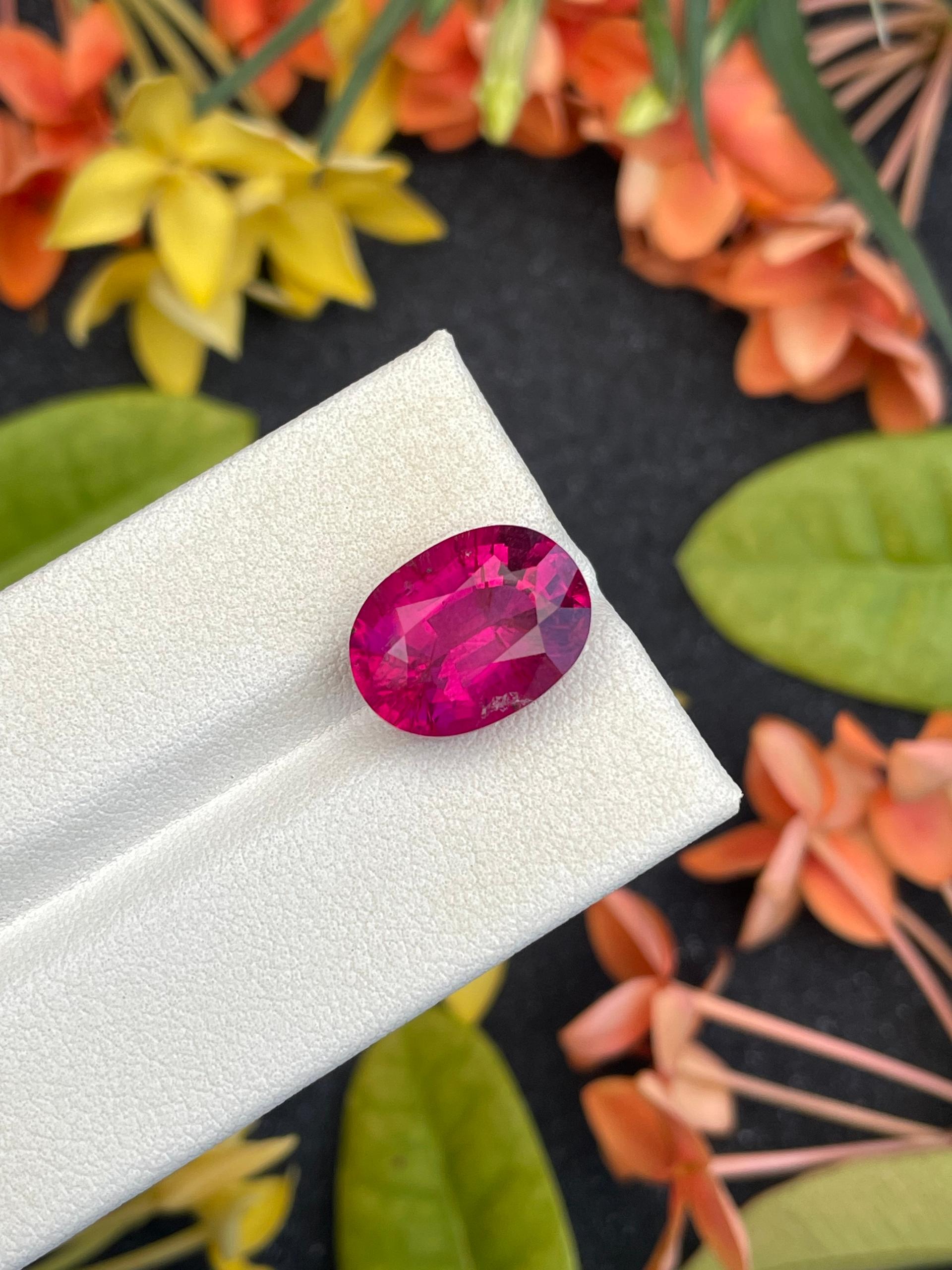 Vivid pink rubellite tourmaline, 7.3ct oval cut — view 5