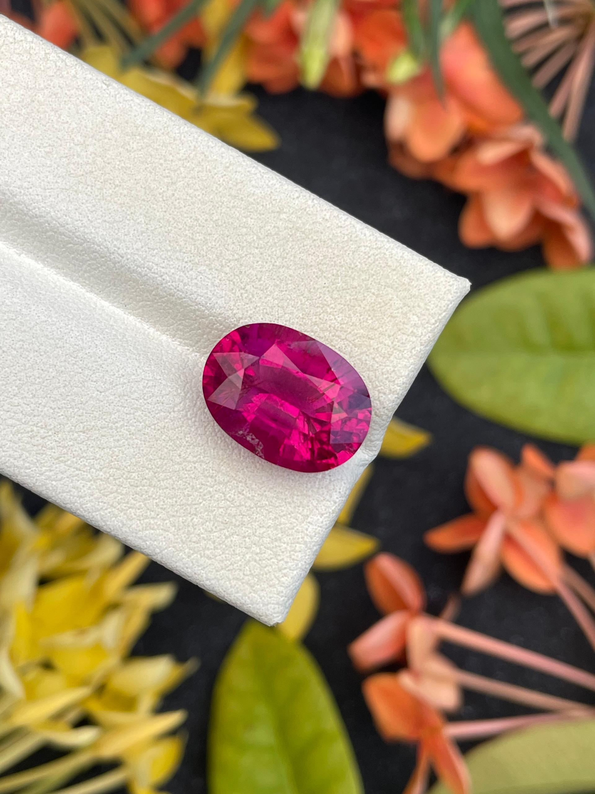 Vivid pink rubellite tourmaline, 7.3ct oval cut — view 6