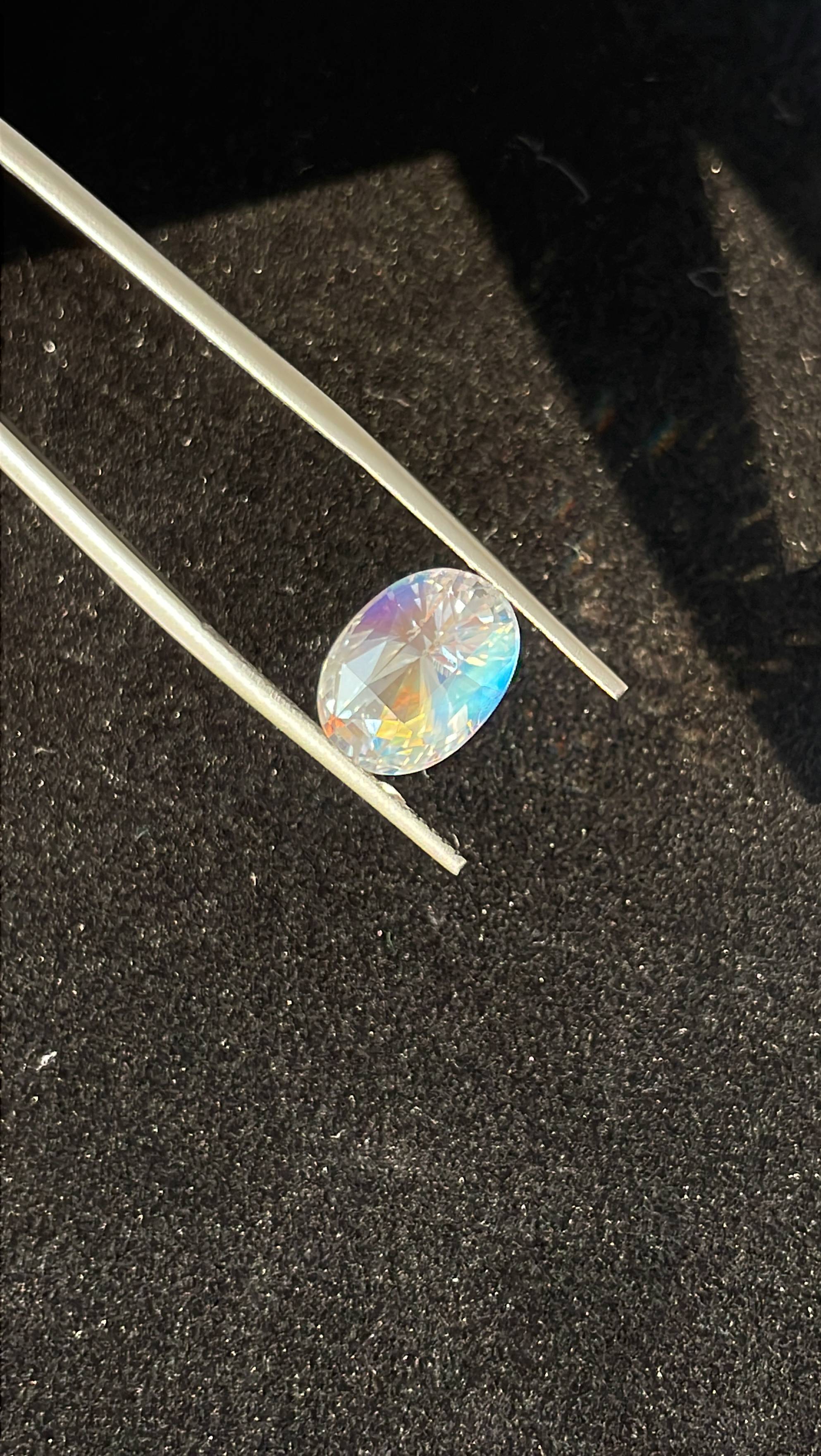 mixed colour rainbow moonstone, 5.29ct oval cut — view 5