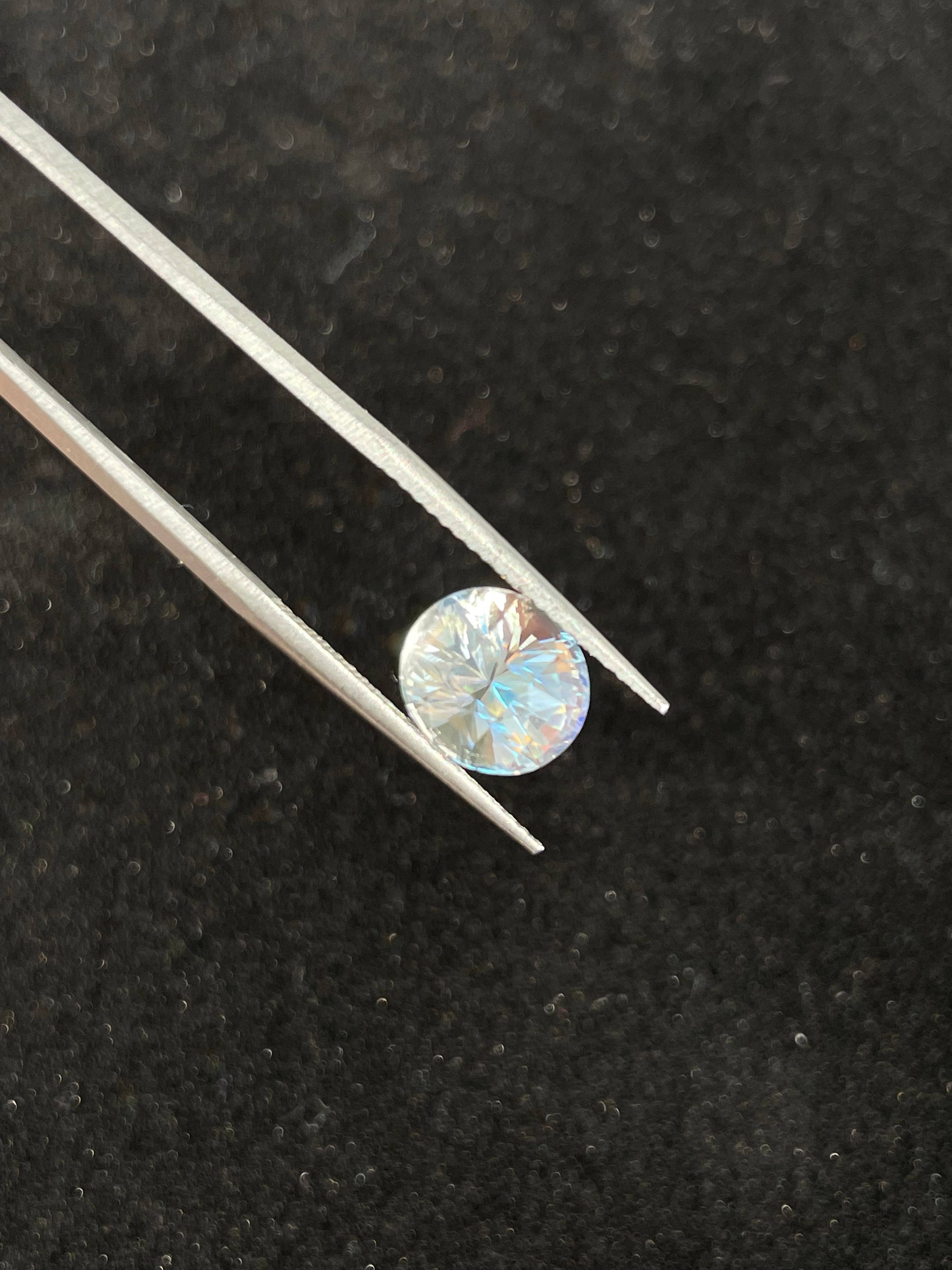 mixed colour rainbow moonstone, 3.47ct oval cut — view 6