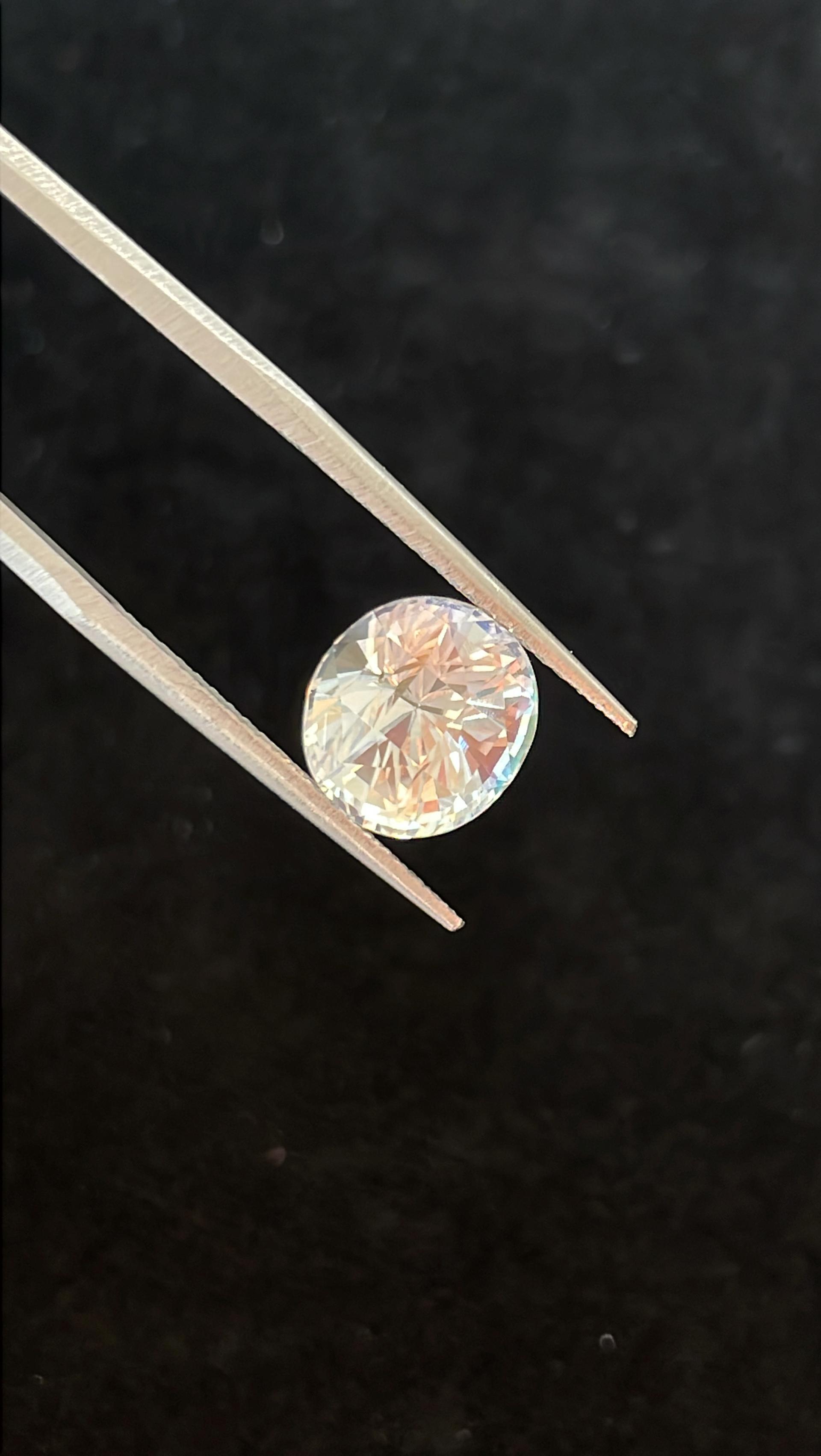 mixed colour rainbow moonstone, 3.47ct oval cut — view 8